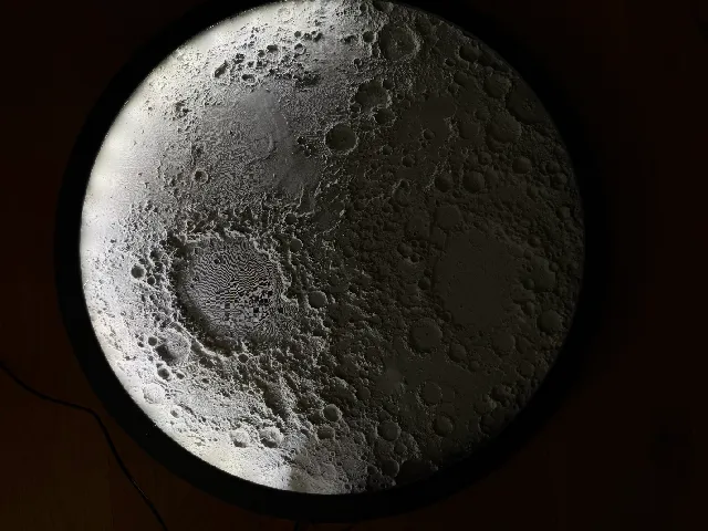 Moon Wall Lamp with Moonphase Simulation