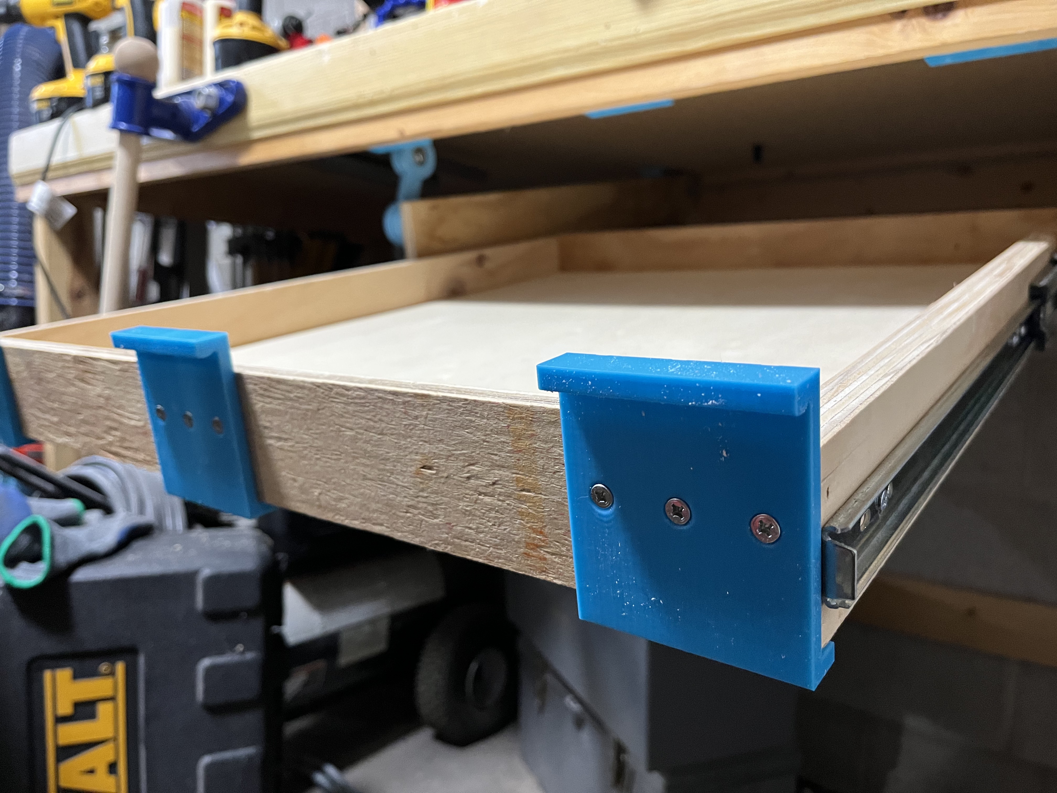 Miniatura 17 do modelo 3D Drop Down Under Desk Drawer Hinge System