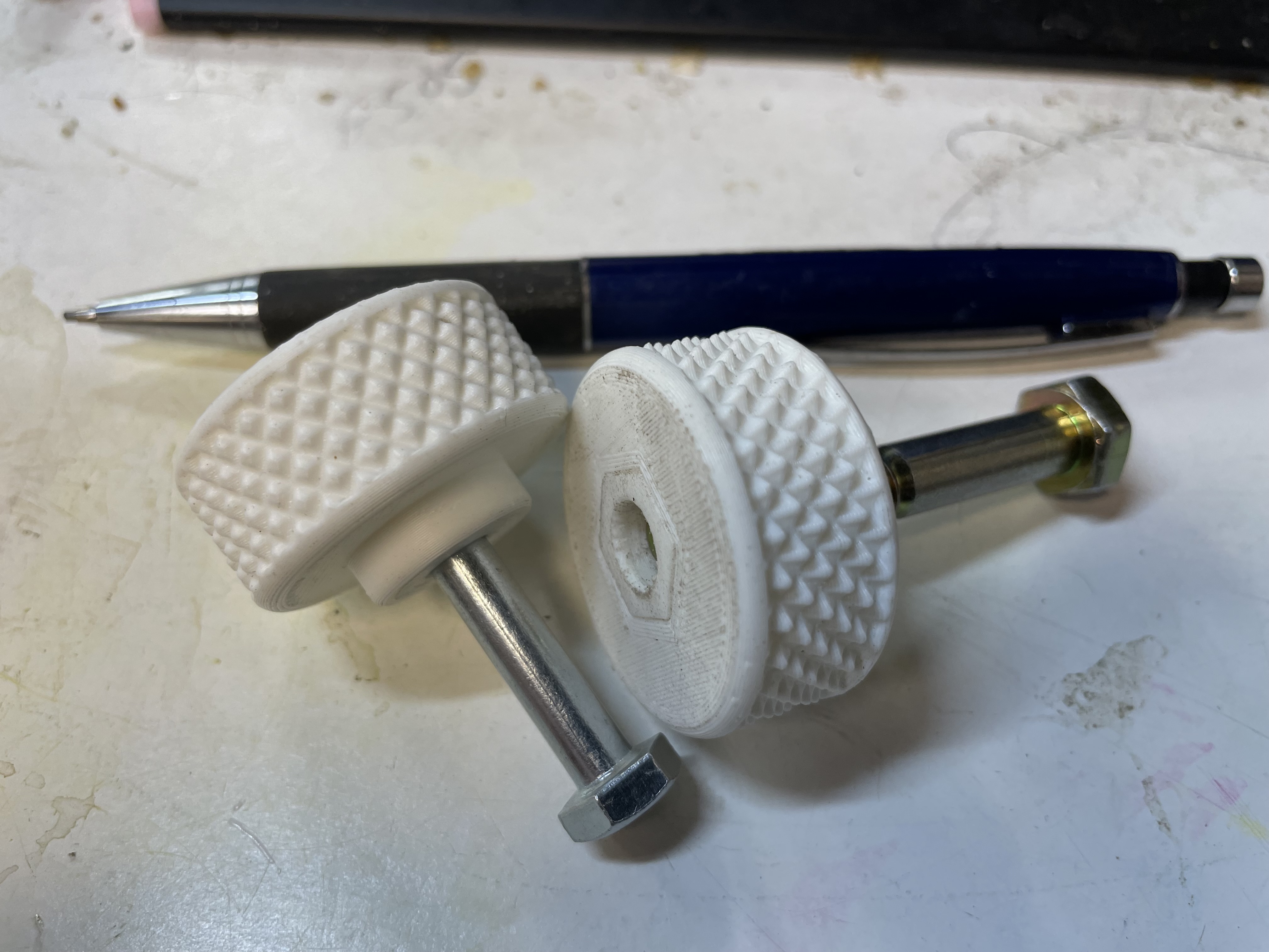 1/4 and 5/16 Knurled Knobs