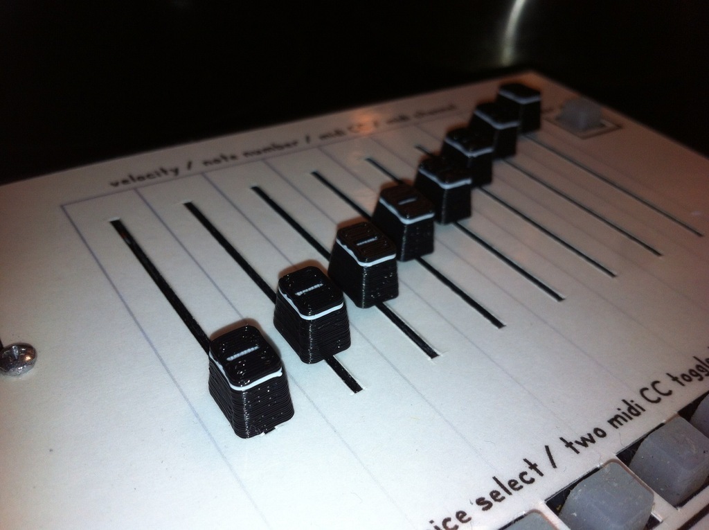 Miniatura 4 do modelo 3D slider / fader / slide potentiometer knobs