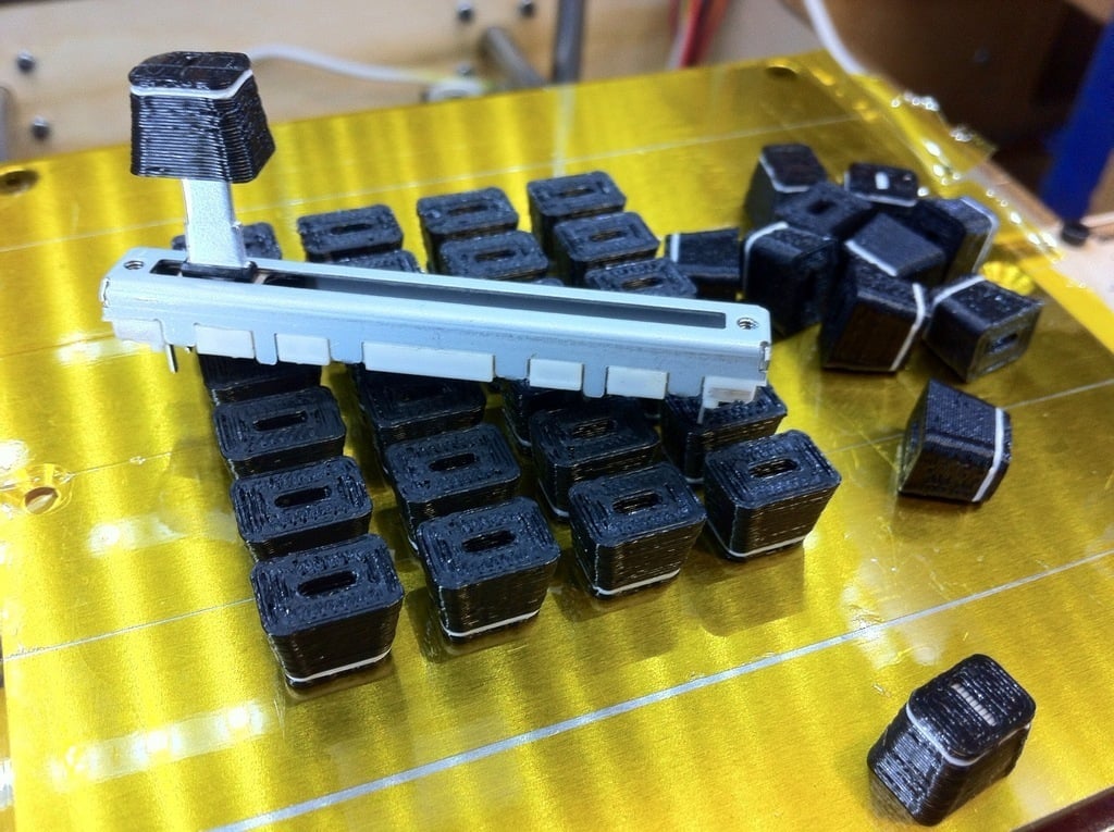 Miniatura 5 do modelo 3D slider / fader / slide potentiometer knobs