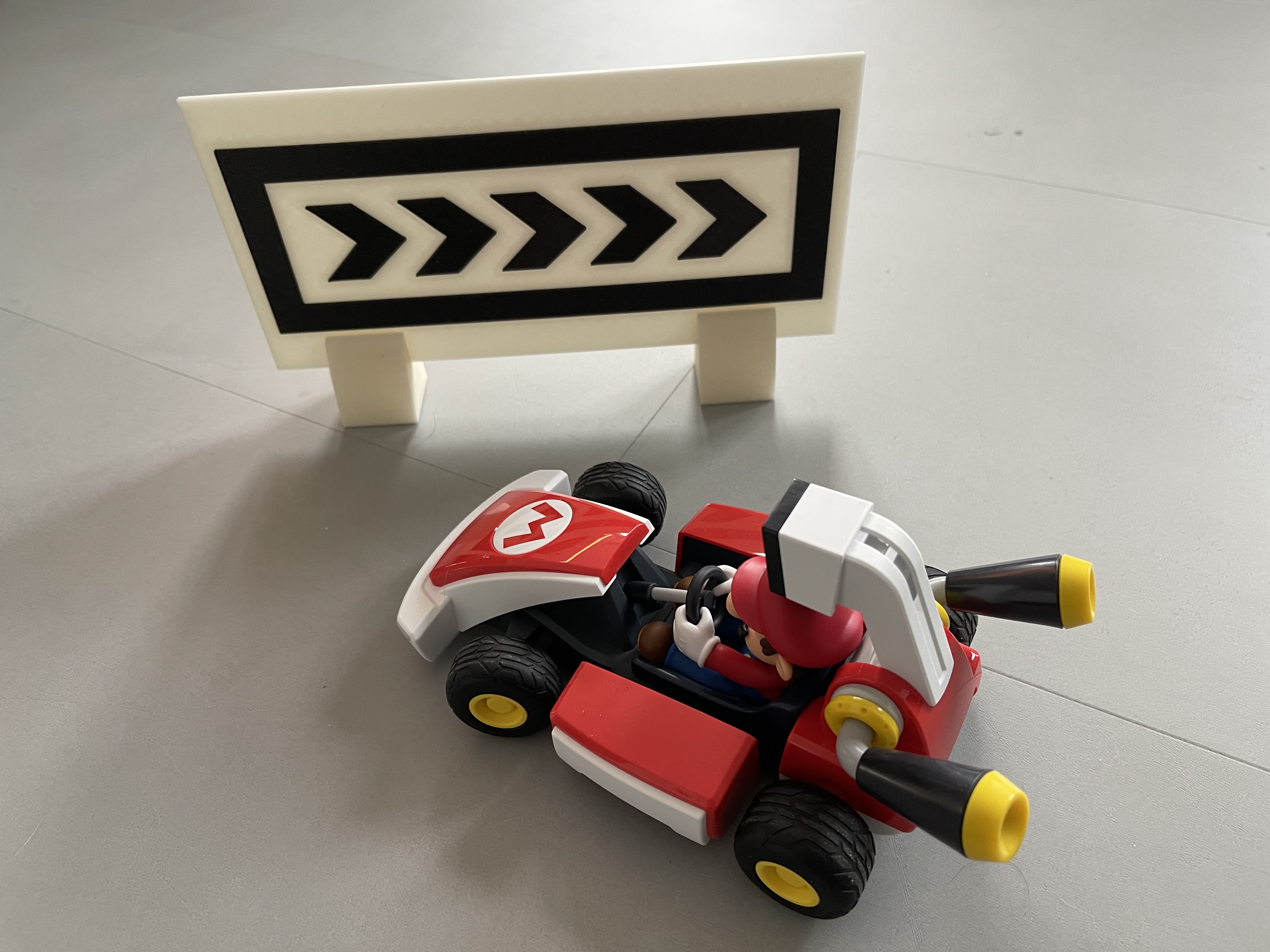 Mario Kart Live Circuit Arrow Sign