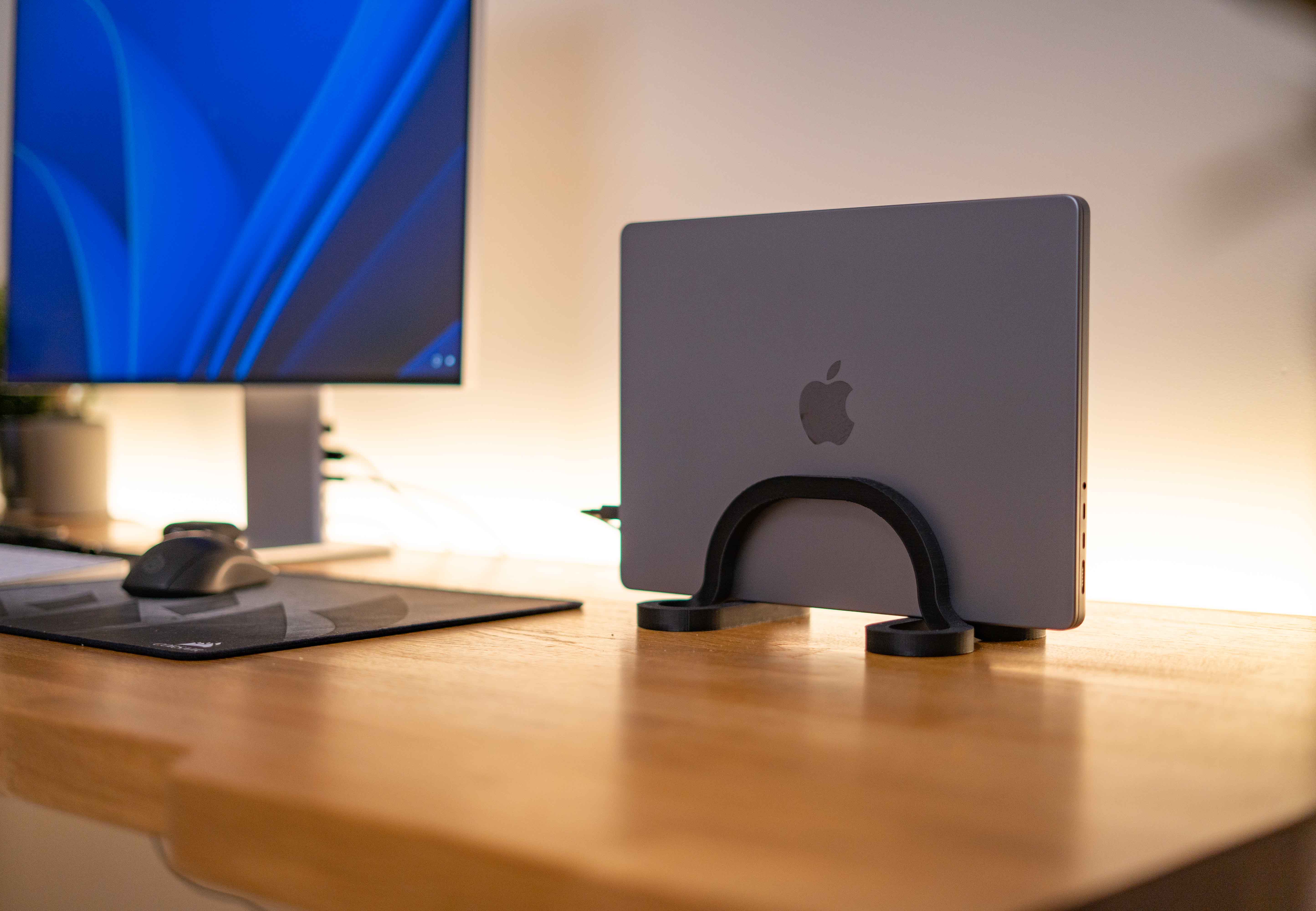Apple MacBook Pro stand 13"/14" desktop („tangled stand”)
