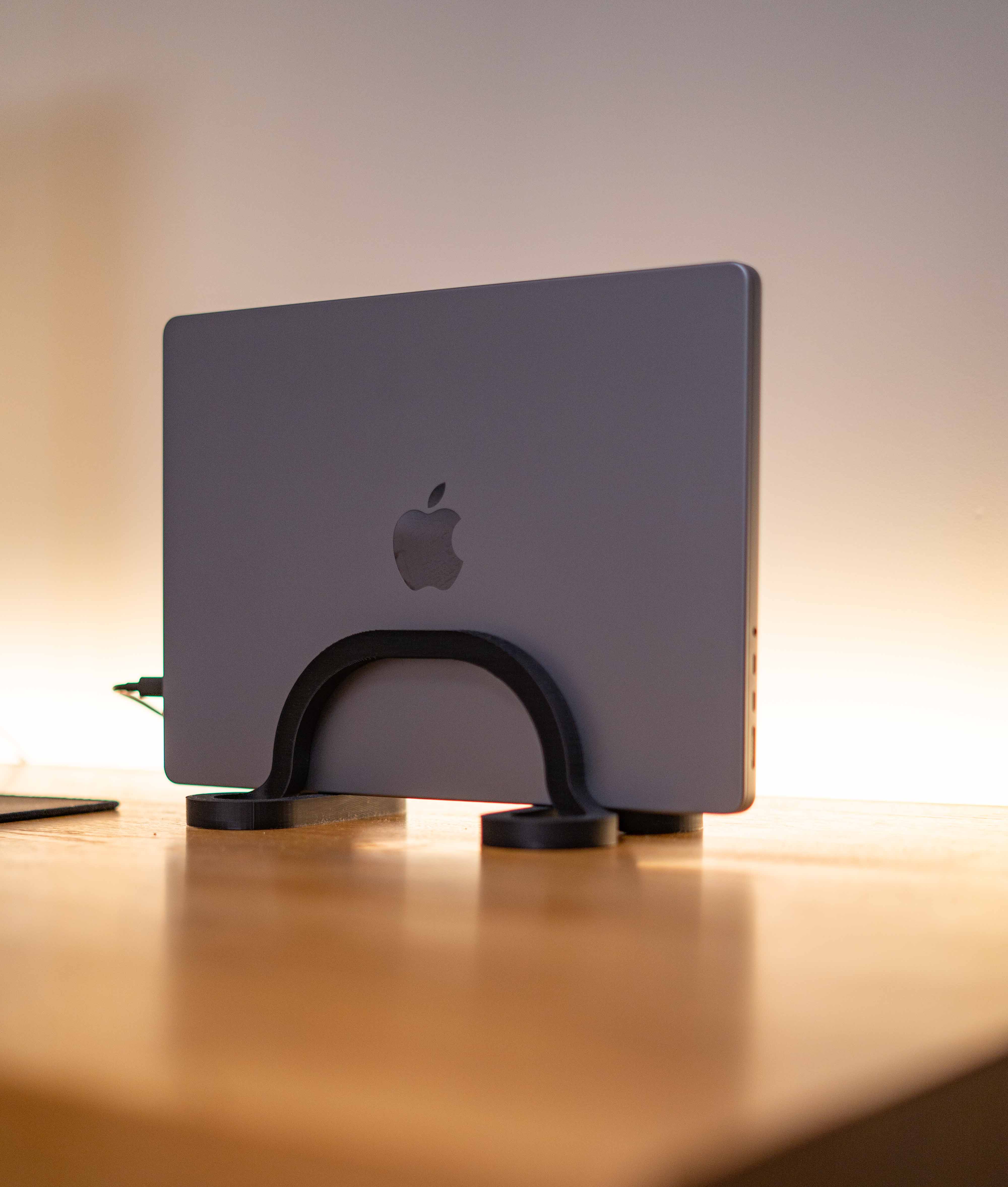 Apple MacBook Pro stand 13"/14"/16” desktop („tangled stand”) by