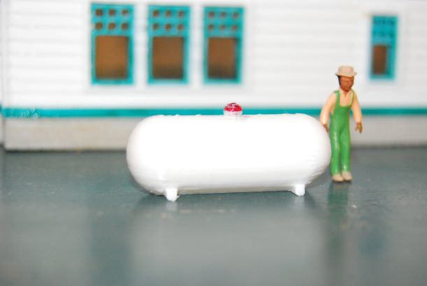 500 gallon propane tank (HO scale 1:87)