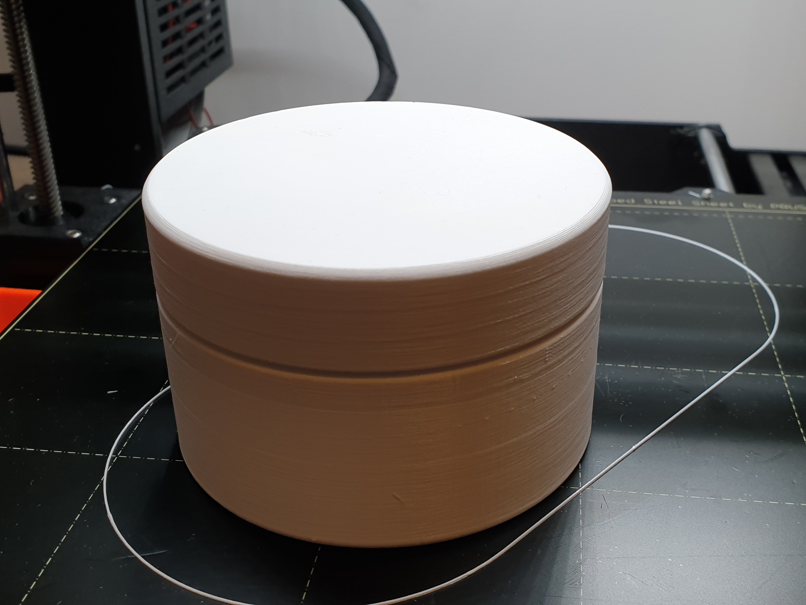 Miniatura 3 do modelo 3D Simple box with screw lid