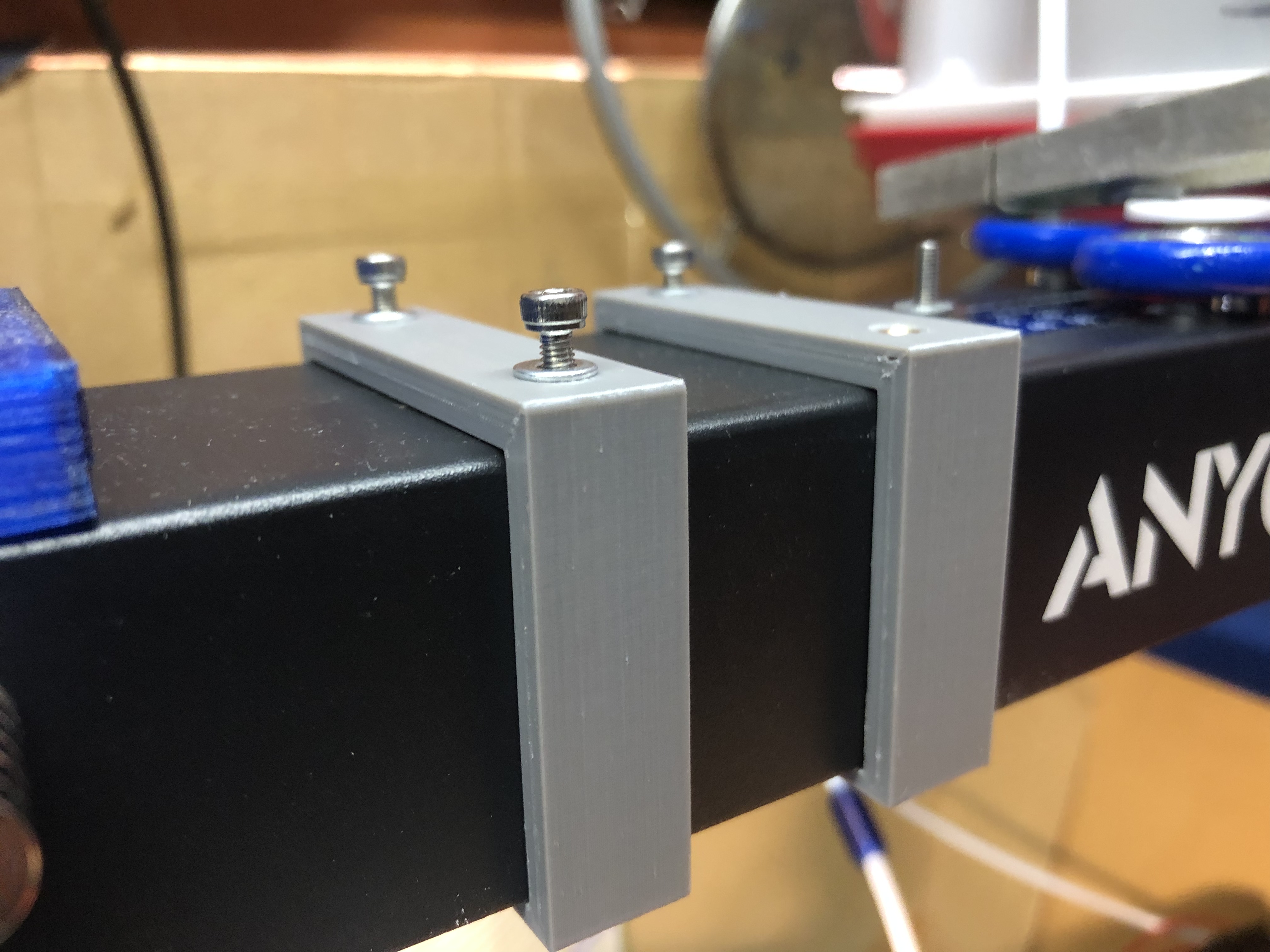 Mega S chassis bracket M3 heat-set