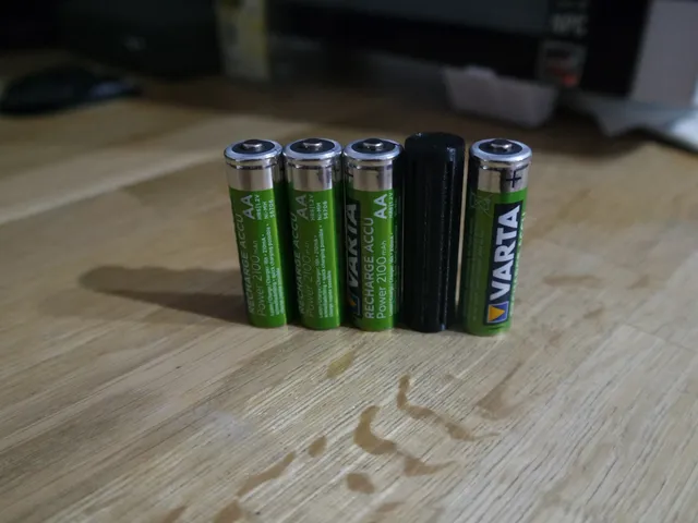 aa battery size silica gel container