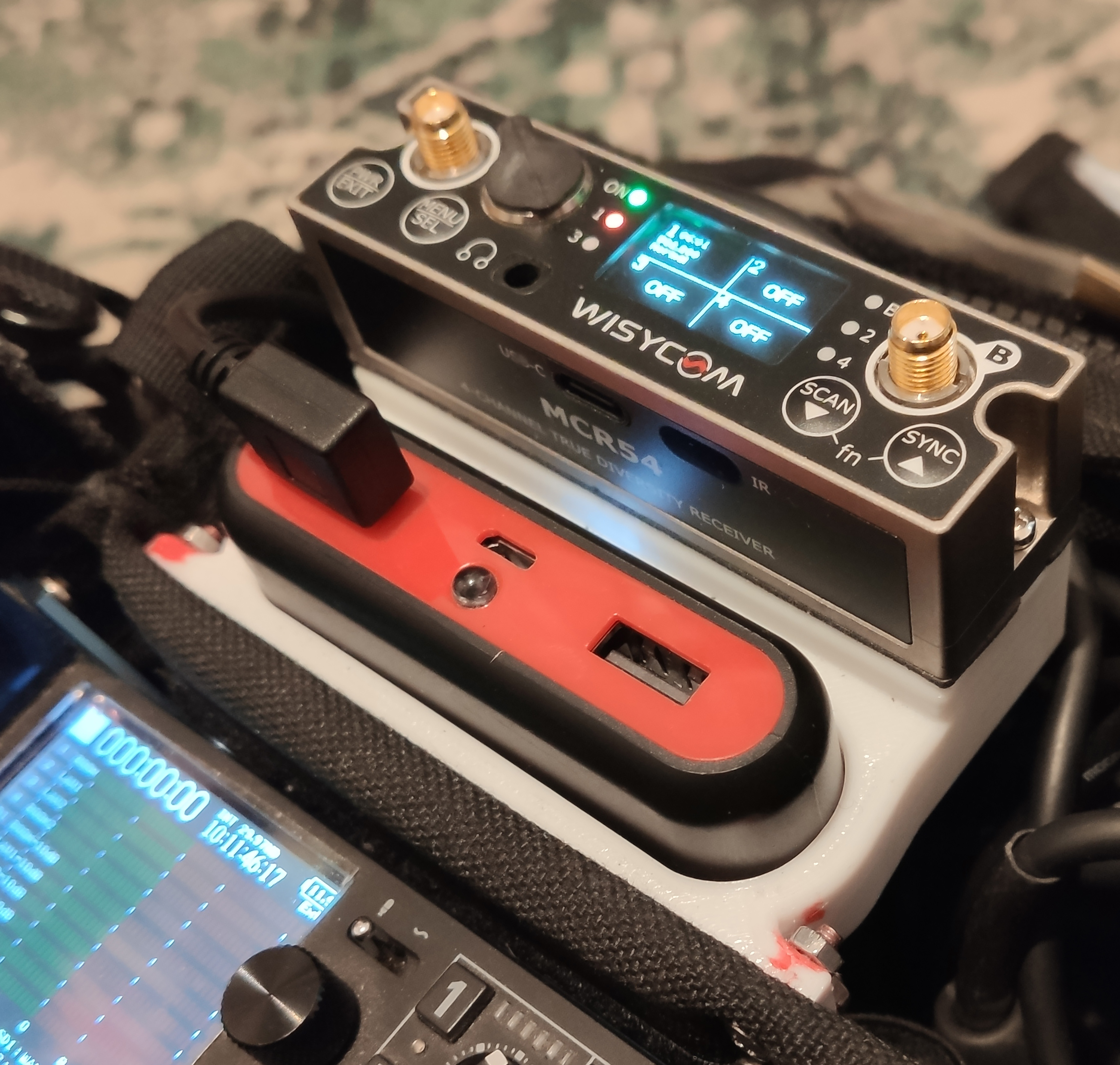 Wisycom mcr54 + powerbank holder