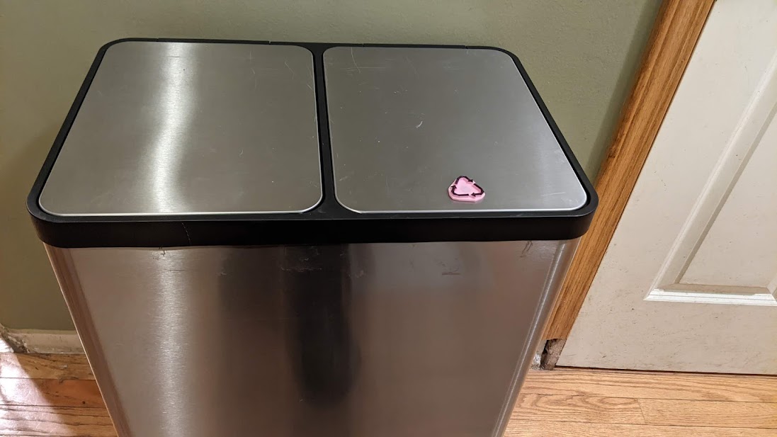 Recycle Garbage Can Magnet