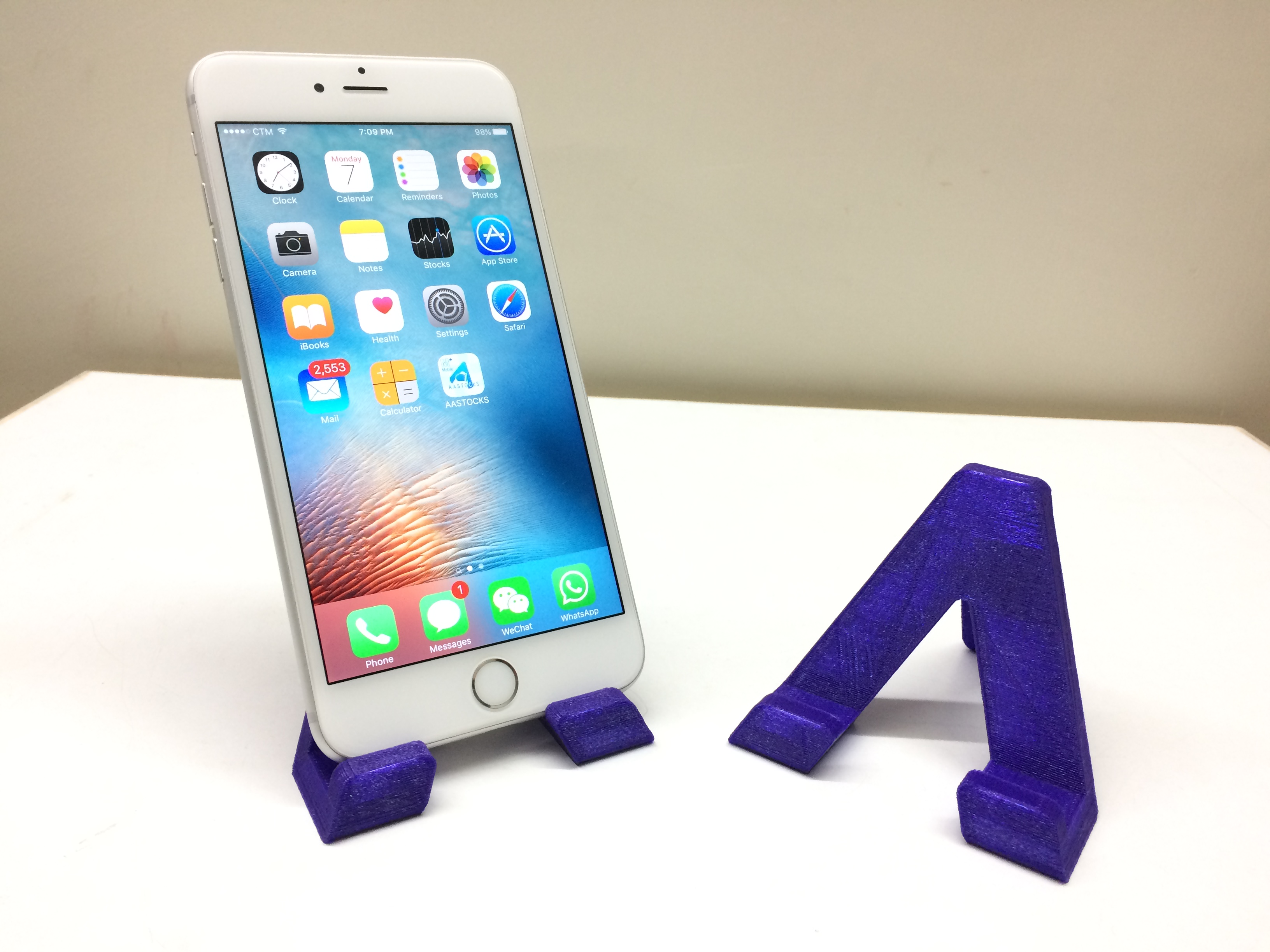 Simple Phone/Tablet Stand