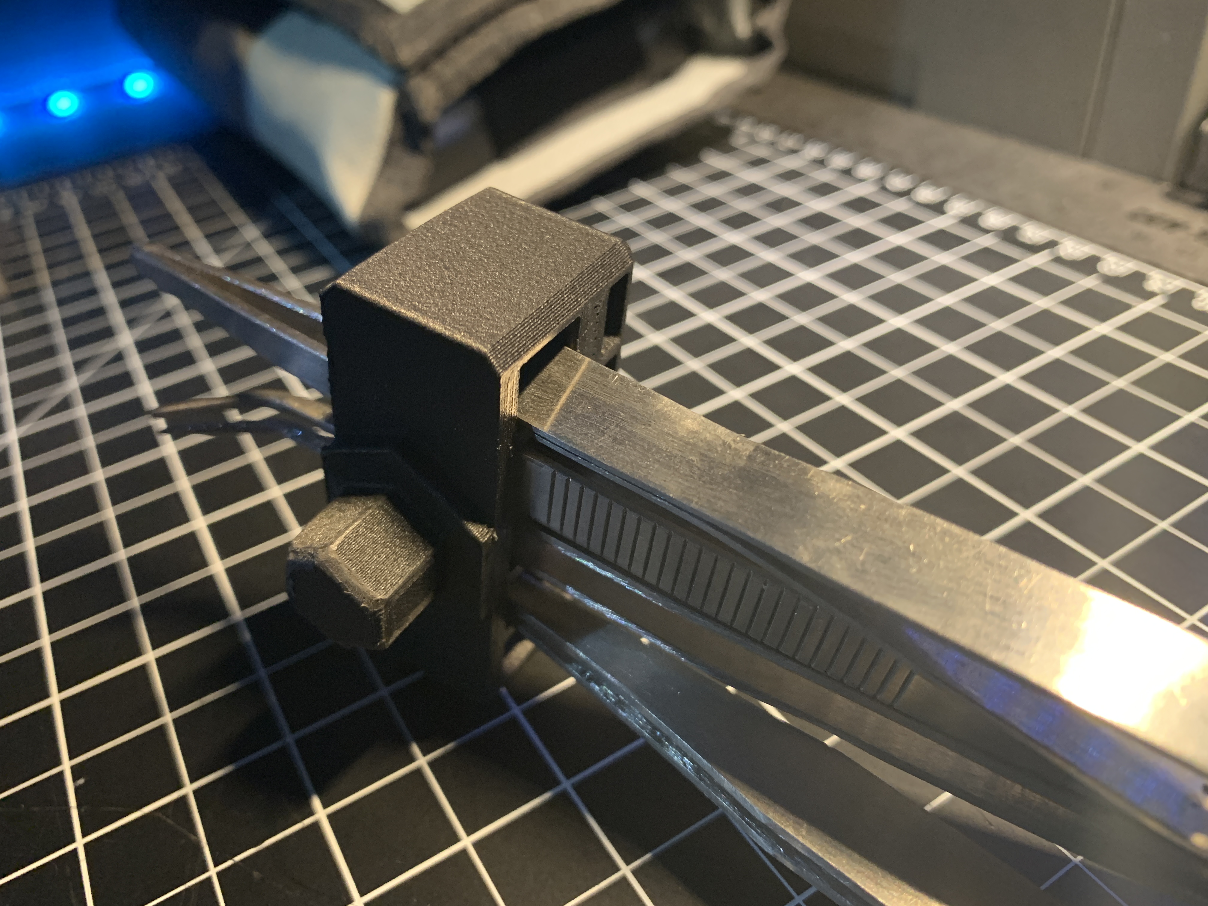 Honeycomb Hex Wall - Tweezer Holder with HexPlug (Remix)