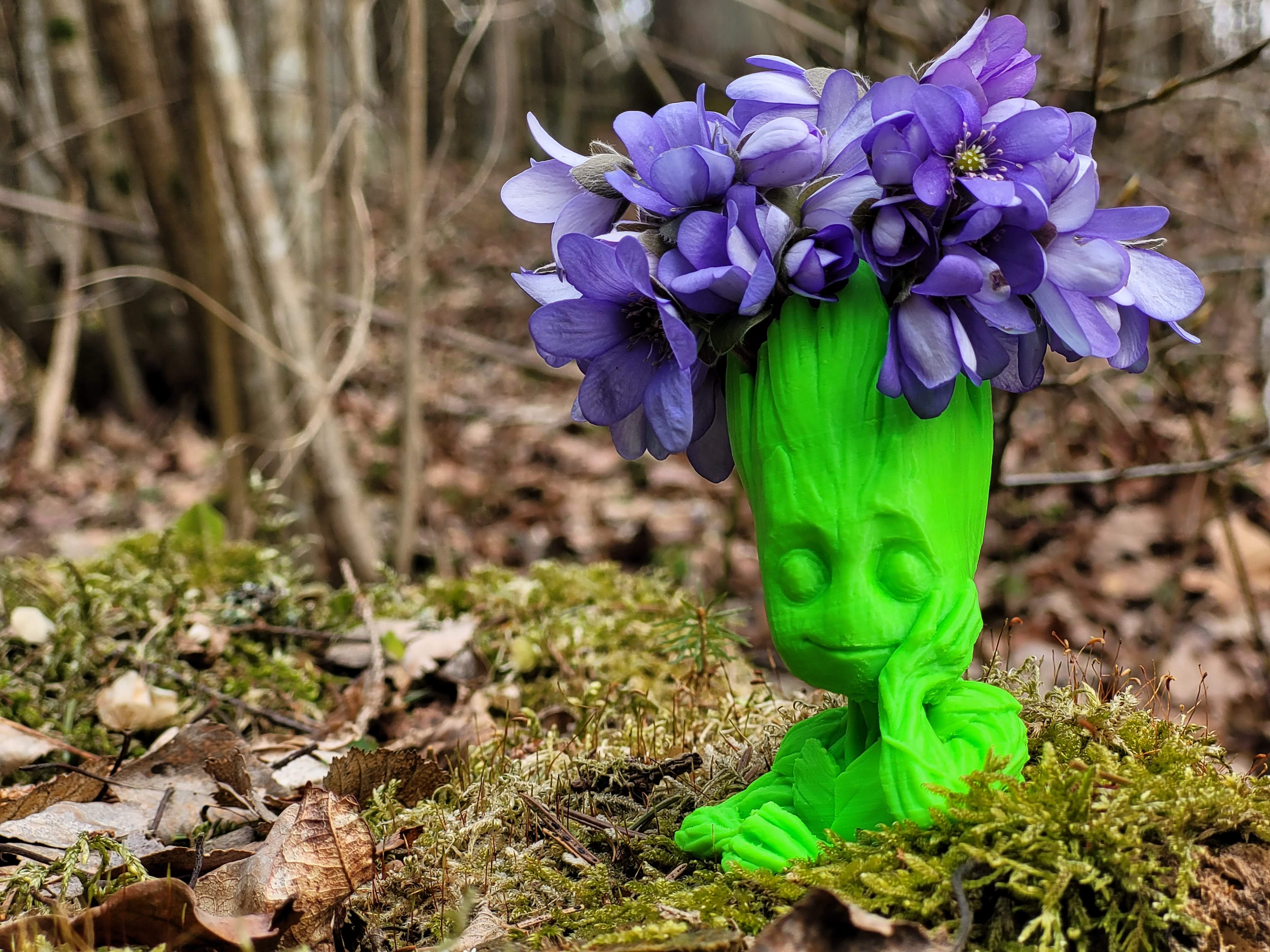 Baby groot small tall vase for small flowers