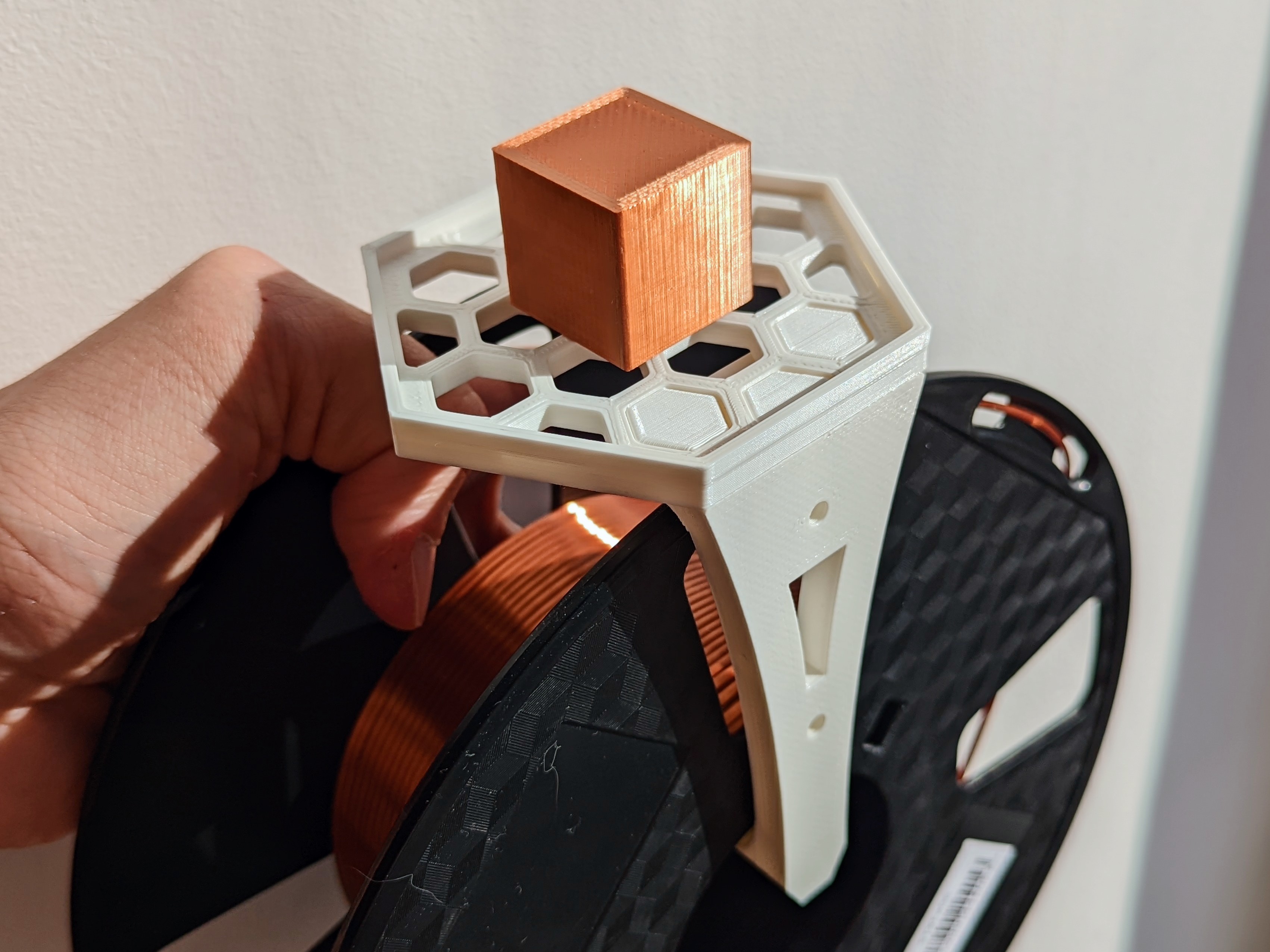 Miniatura 2 do modelo 3D Minimalistic Spool Wall Mount