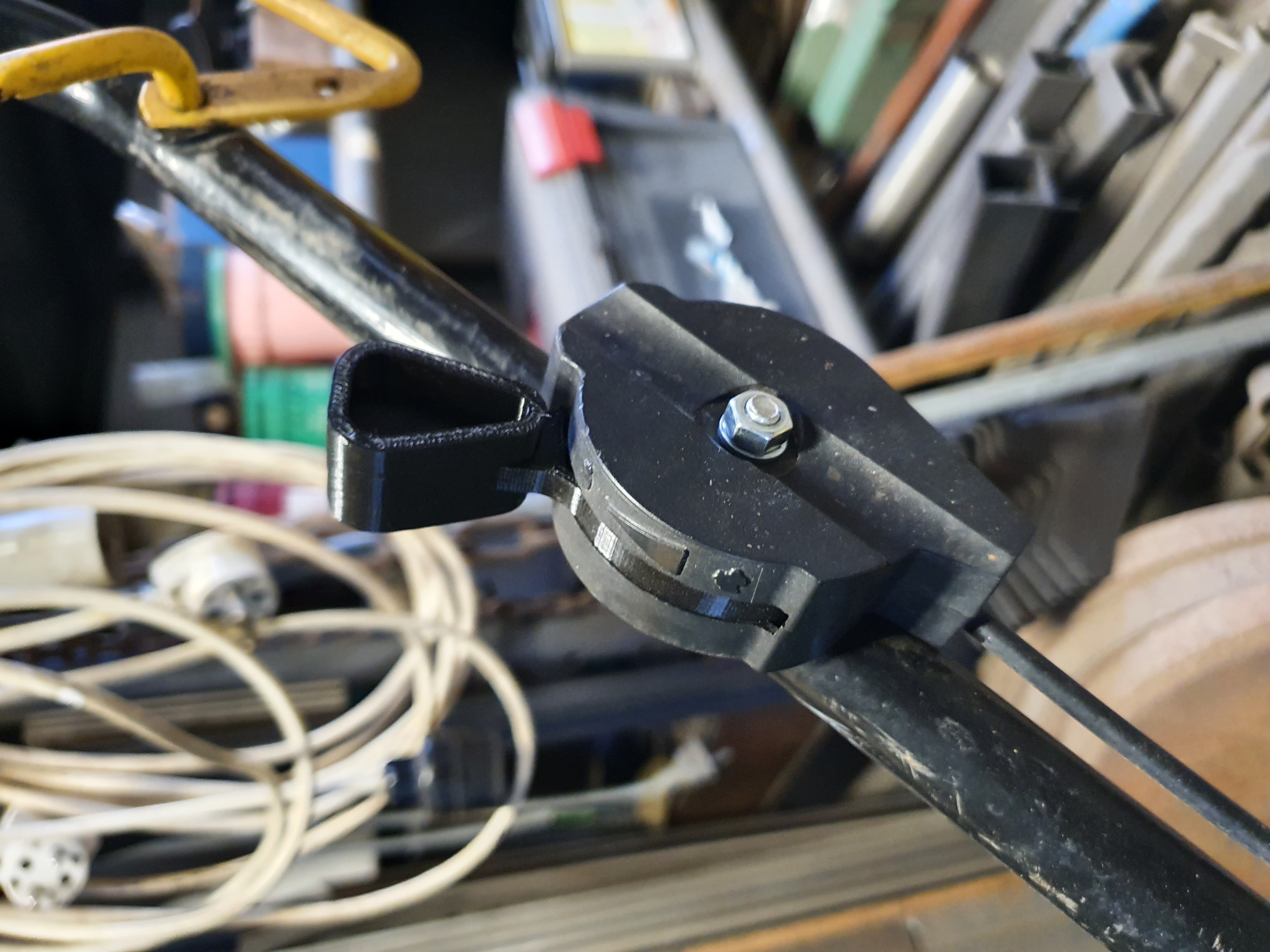 Mower gas regulator
