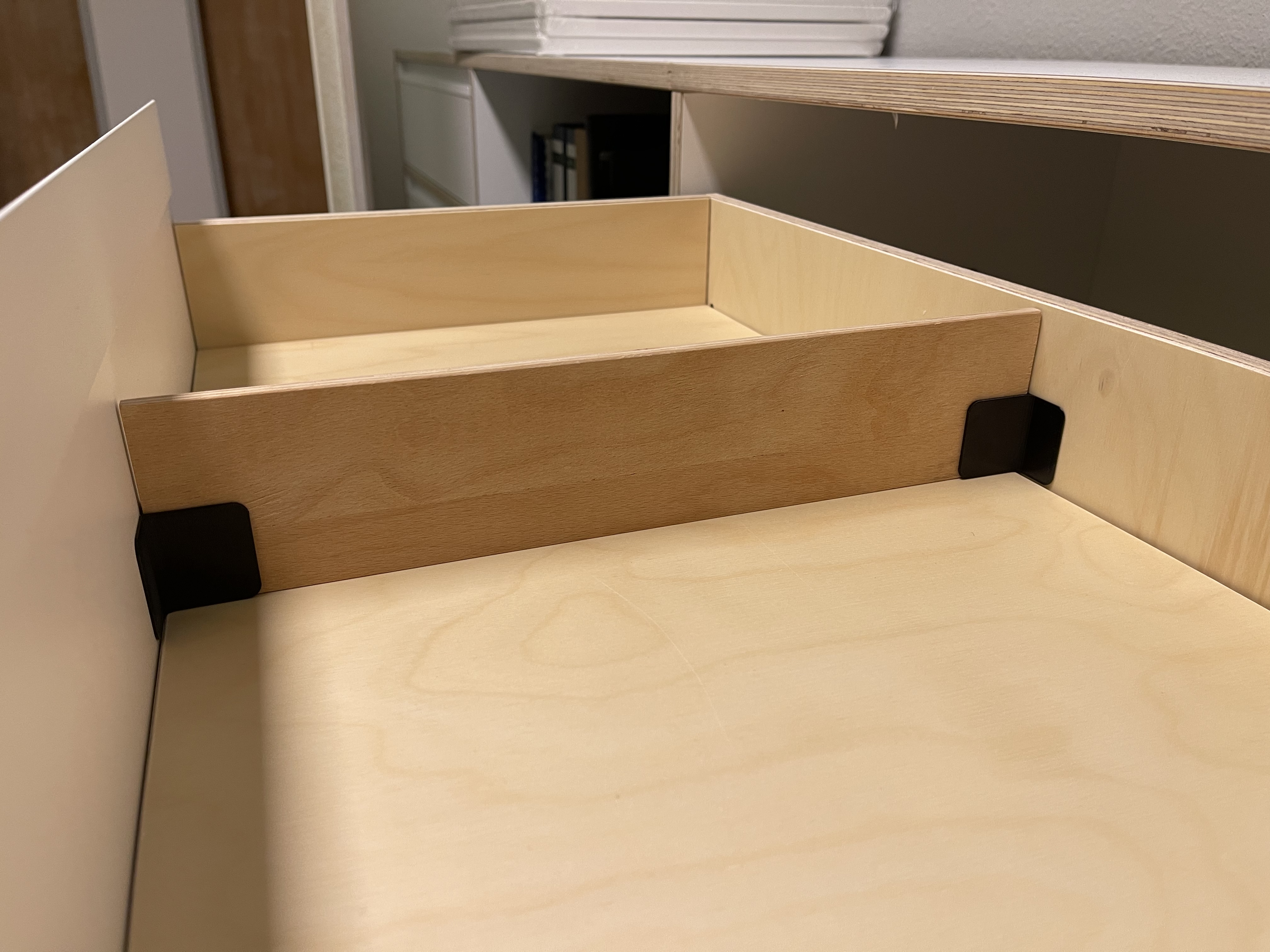 Parametric drawer divider support, non-destructive