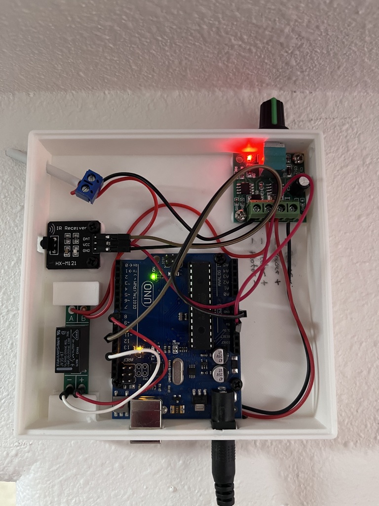 Large Arduino case space for 9v bat