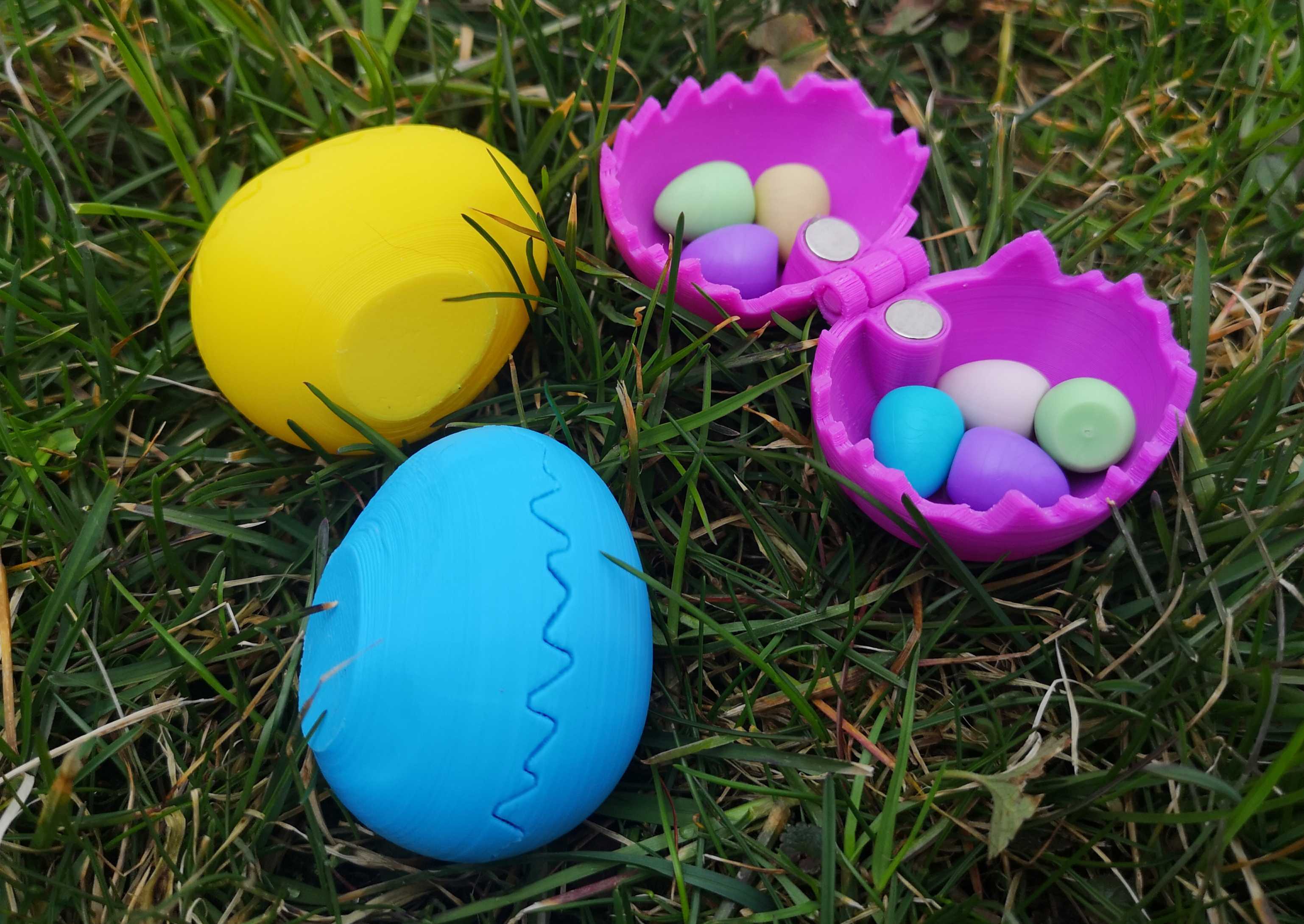 Re-usable Easter Egg for hiding or decoration with magnetic closure, 3 sizes