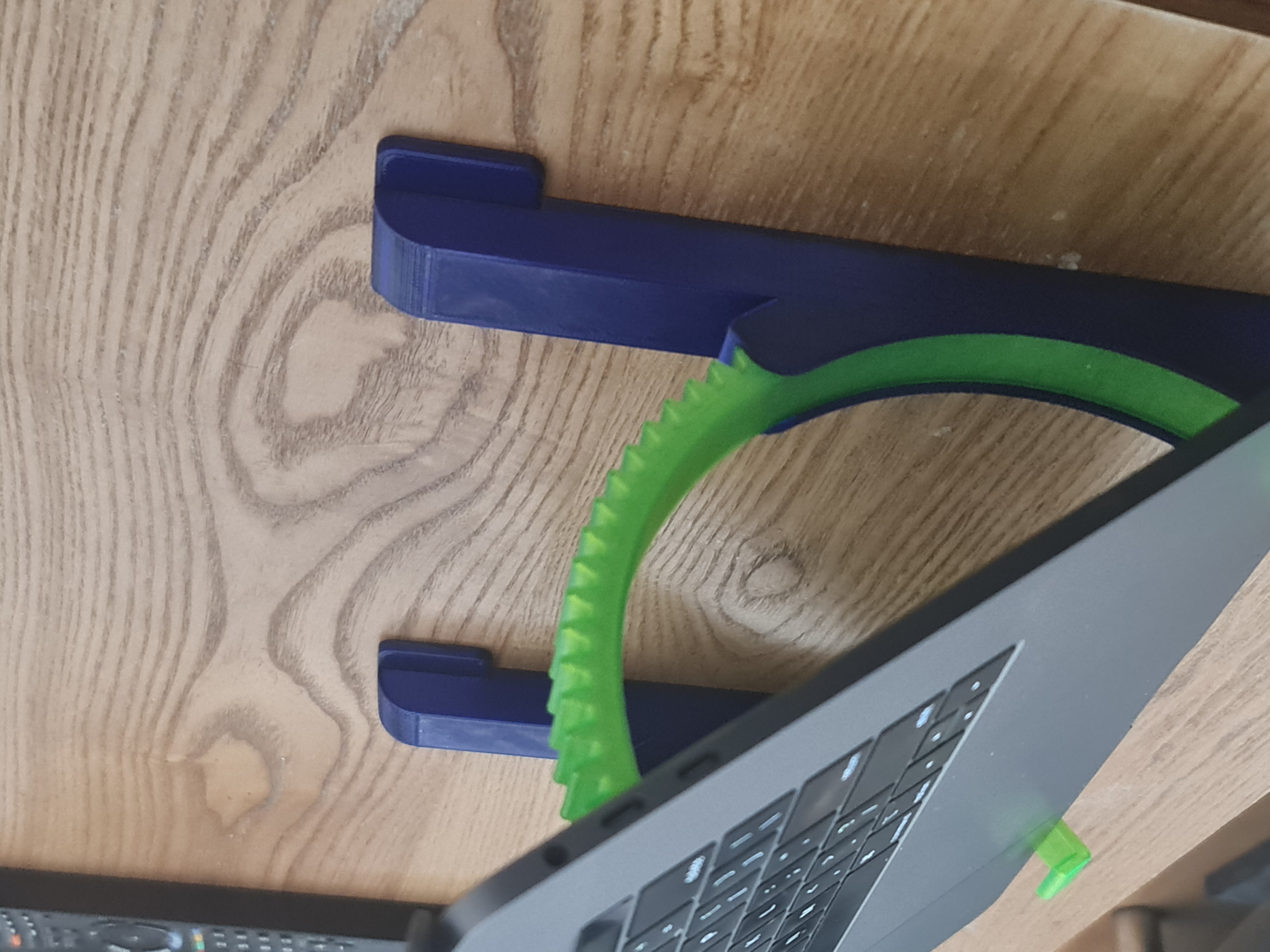 Miniatura 2 do modelo 3D Cog Laptop Stand - Adjustable angle