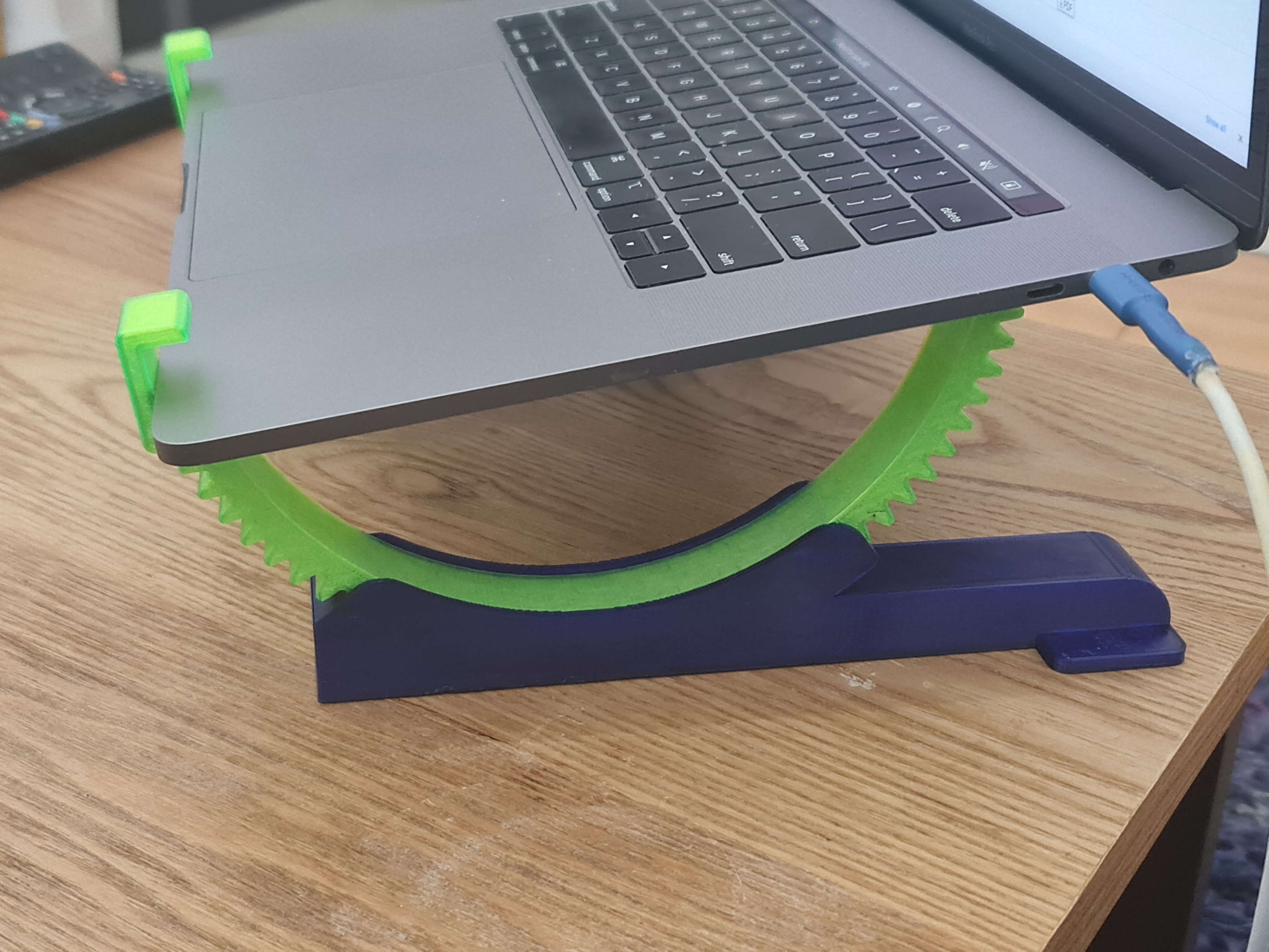 Cog Laptop Stand - Adjustable angle