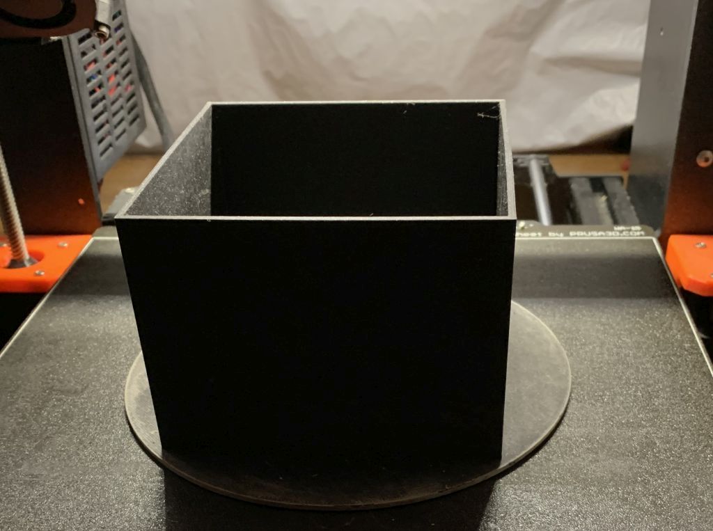 Planter to hold Grodan 4x4x4 stonewool blocks