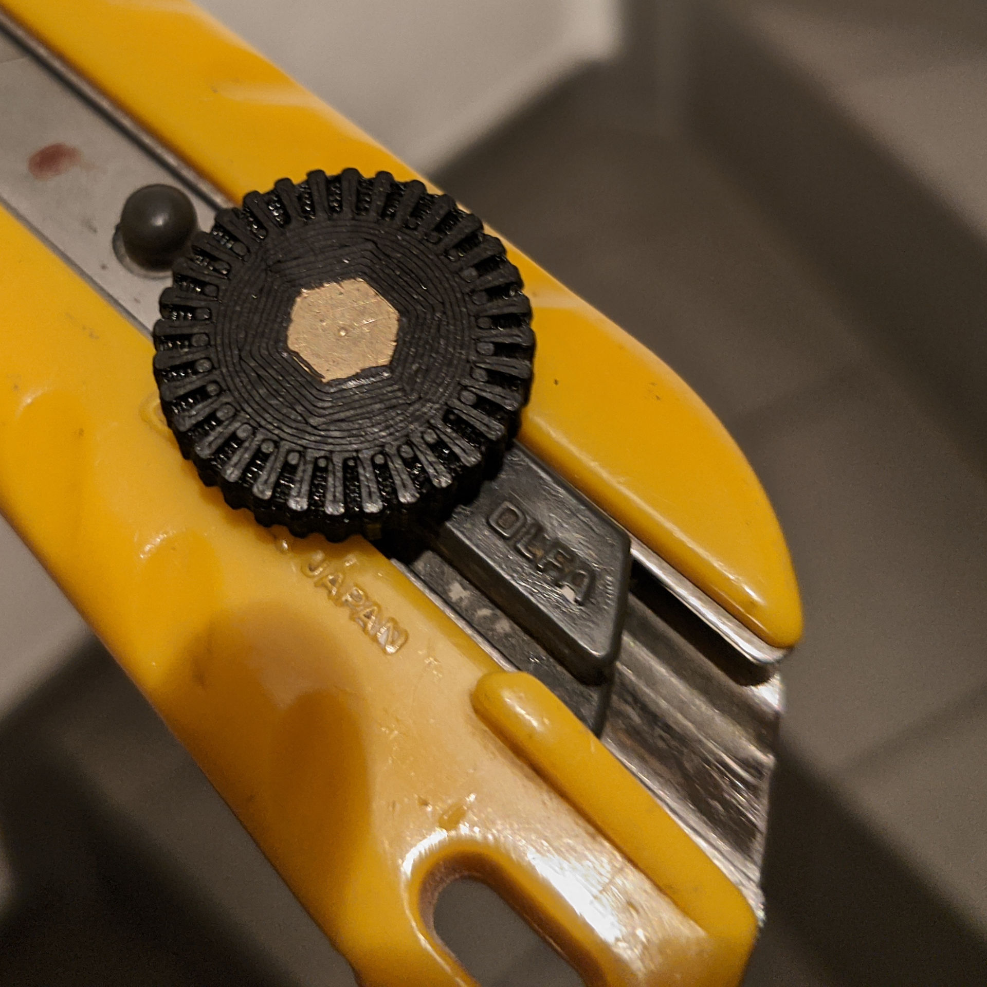 OLFA knive replacment screw