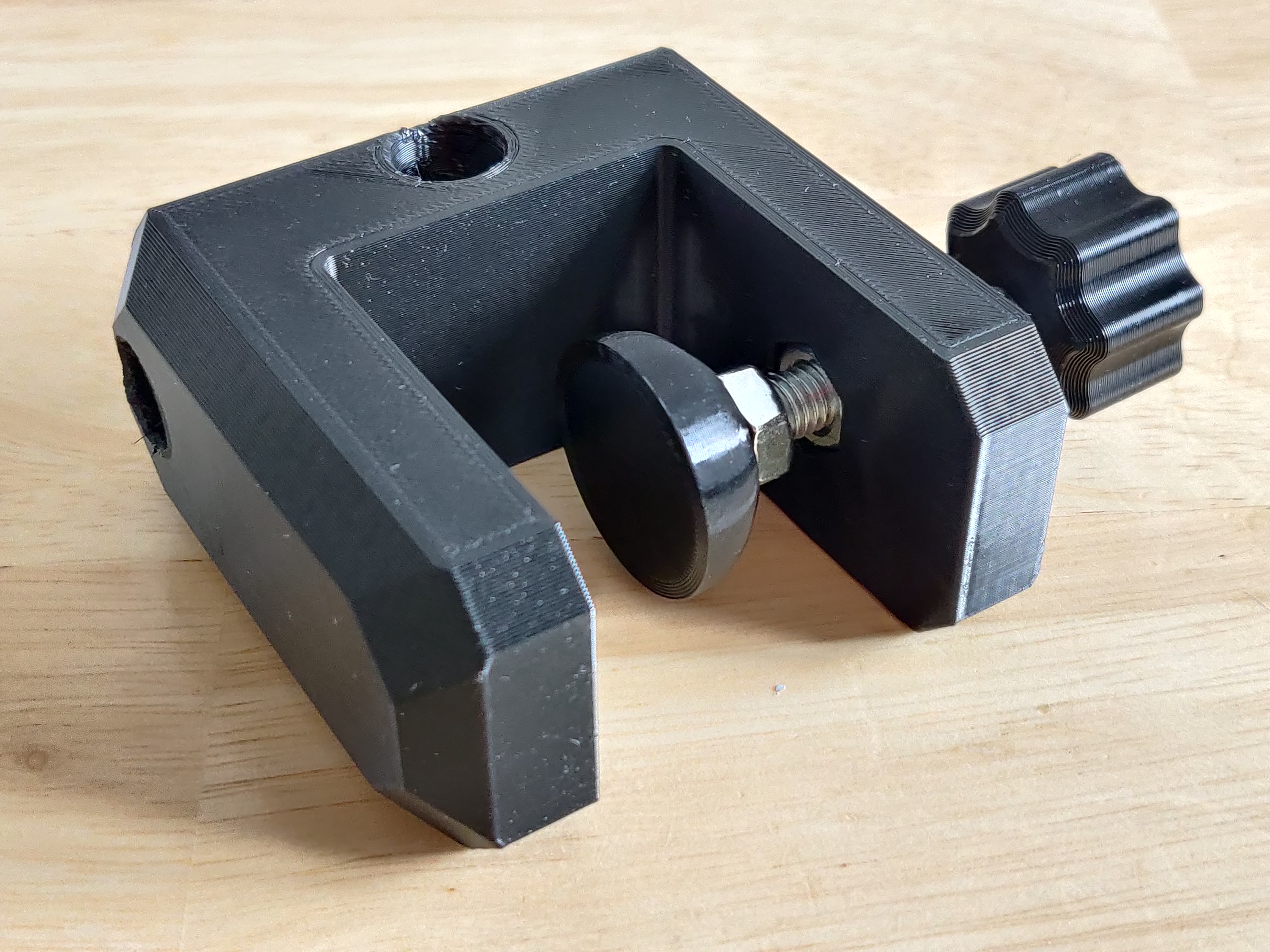 Miniatura 5 do modelo 3D Simple C-Clamp