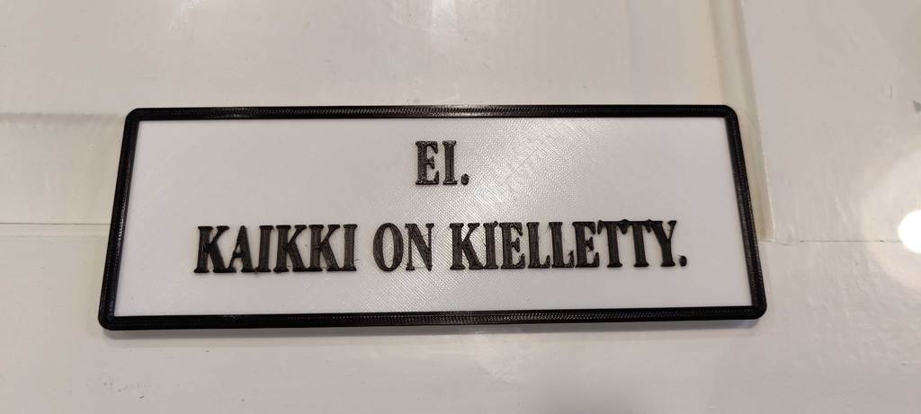Kaikki on kielletty -kyltti