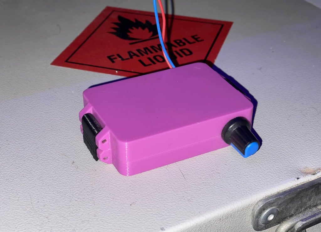 simple adjustable latched box