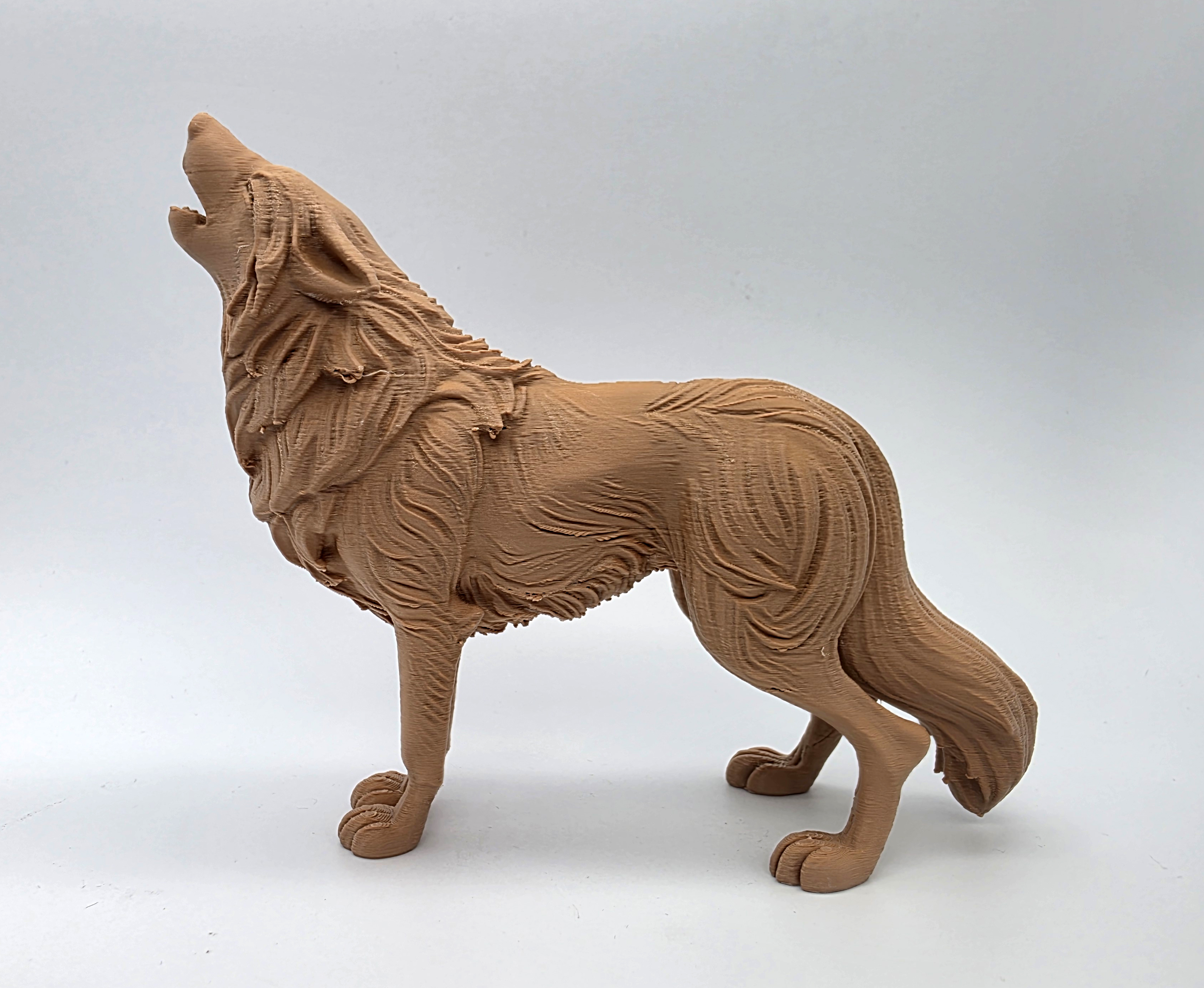 Miniatura 3 do modelo 3D Standing Howling Wolf Statue