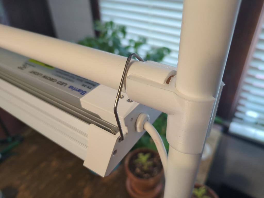 Miniatura 2 do modelo 3D Adjustable Height Grow Light Stand