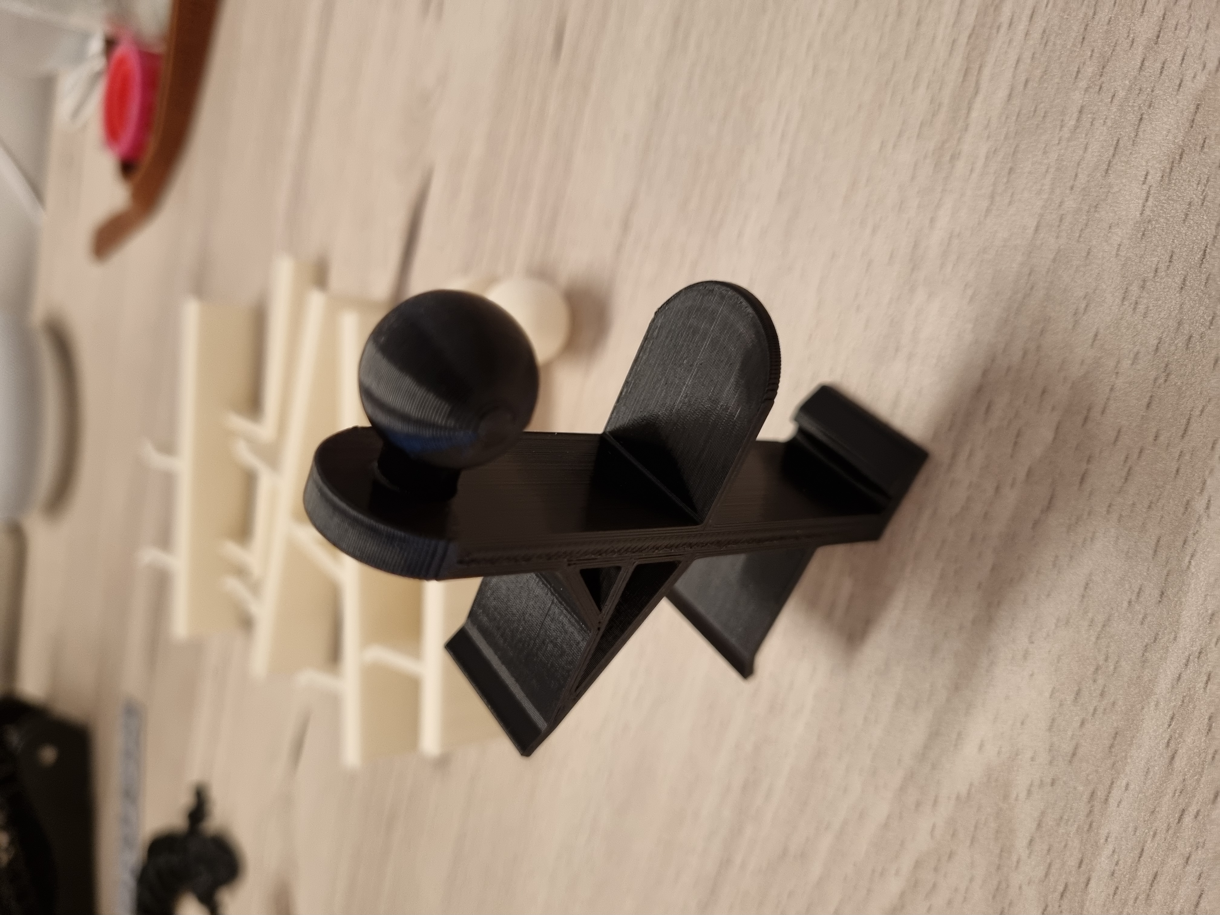 Toyota Auris 2017 phone holder