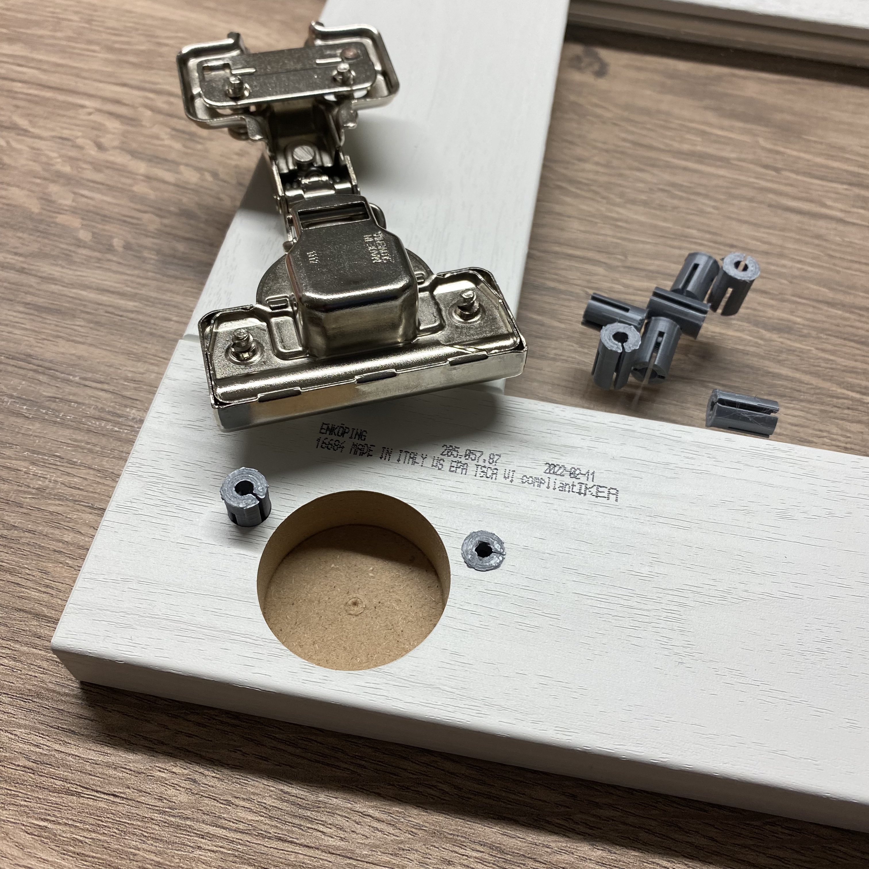 Ikea Hjälpa plug for Utrusta hinge system