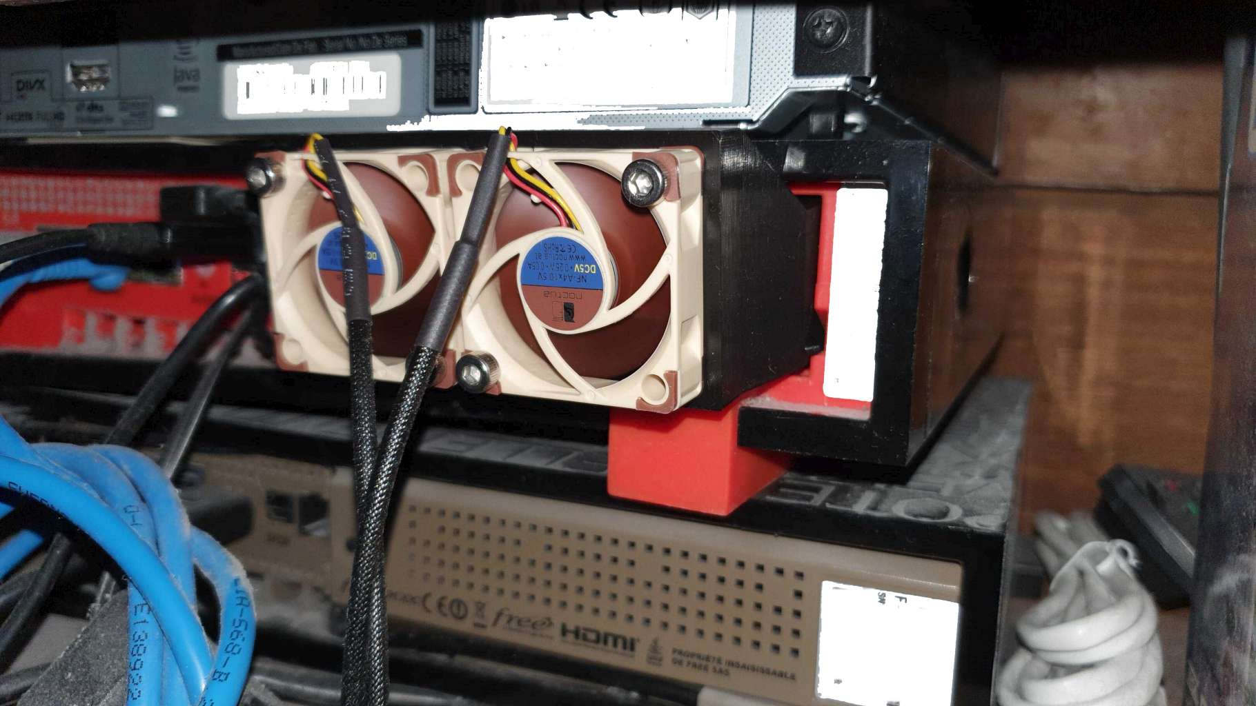 Freebox cooling fans