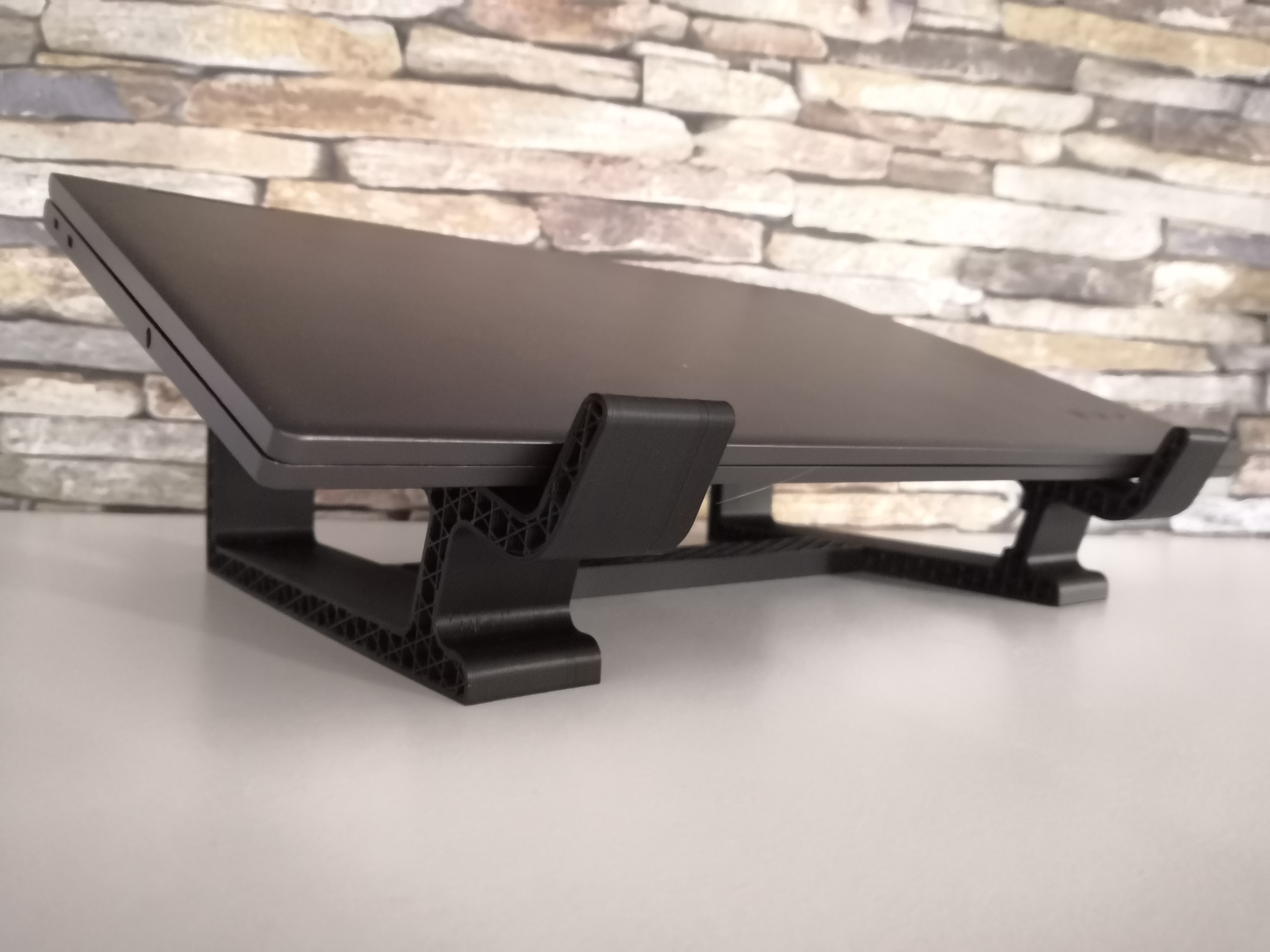 Stable 15" notebook stand