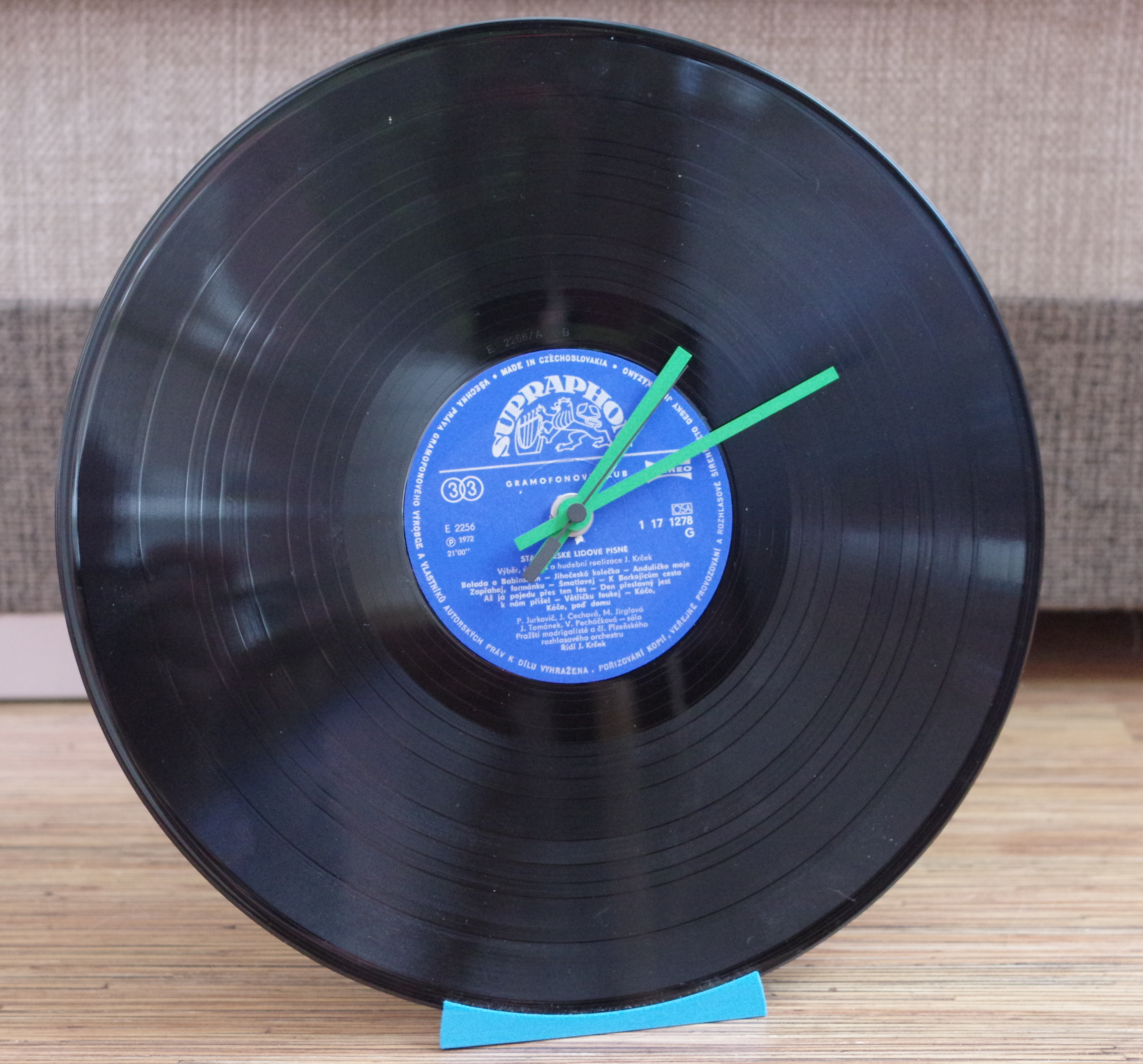 Vinil watch stand