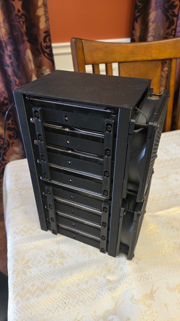 Miniatura 2 do modelo 3D Modular 3.5" Hard Drive Rack