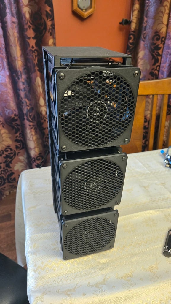 Miniatura 3 do modelo 3D Modular 3.5" Hard Drive Rack