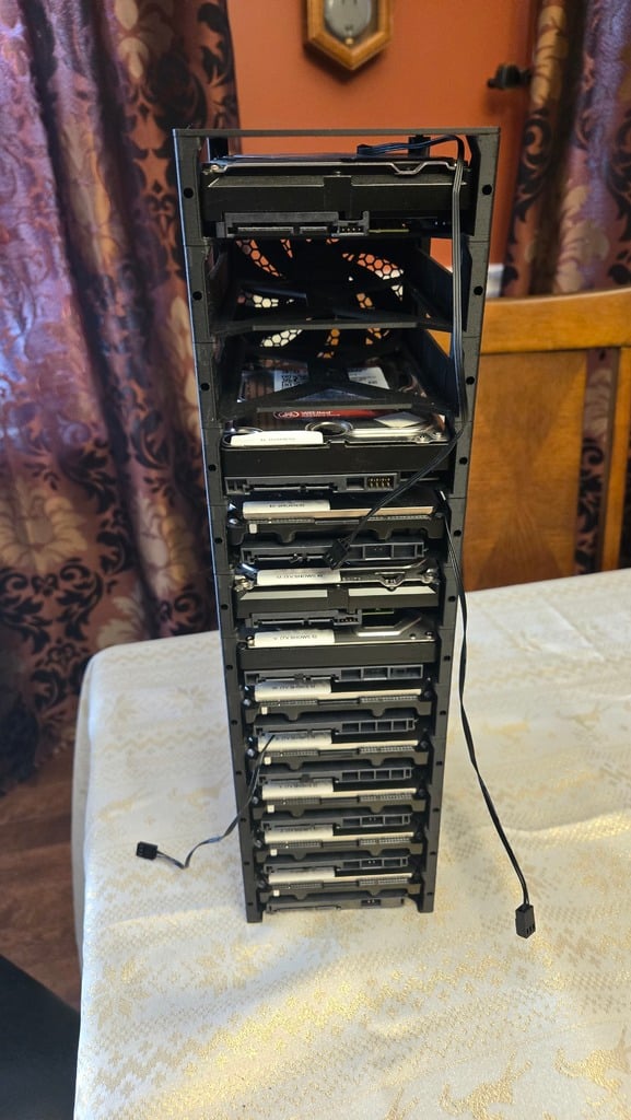 Miniatura 4 do modelo 3D Modular 3.5" Hard Drive Rack