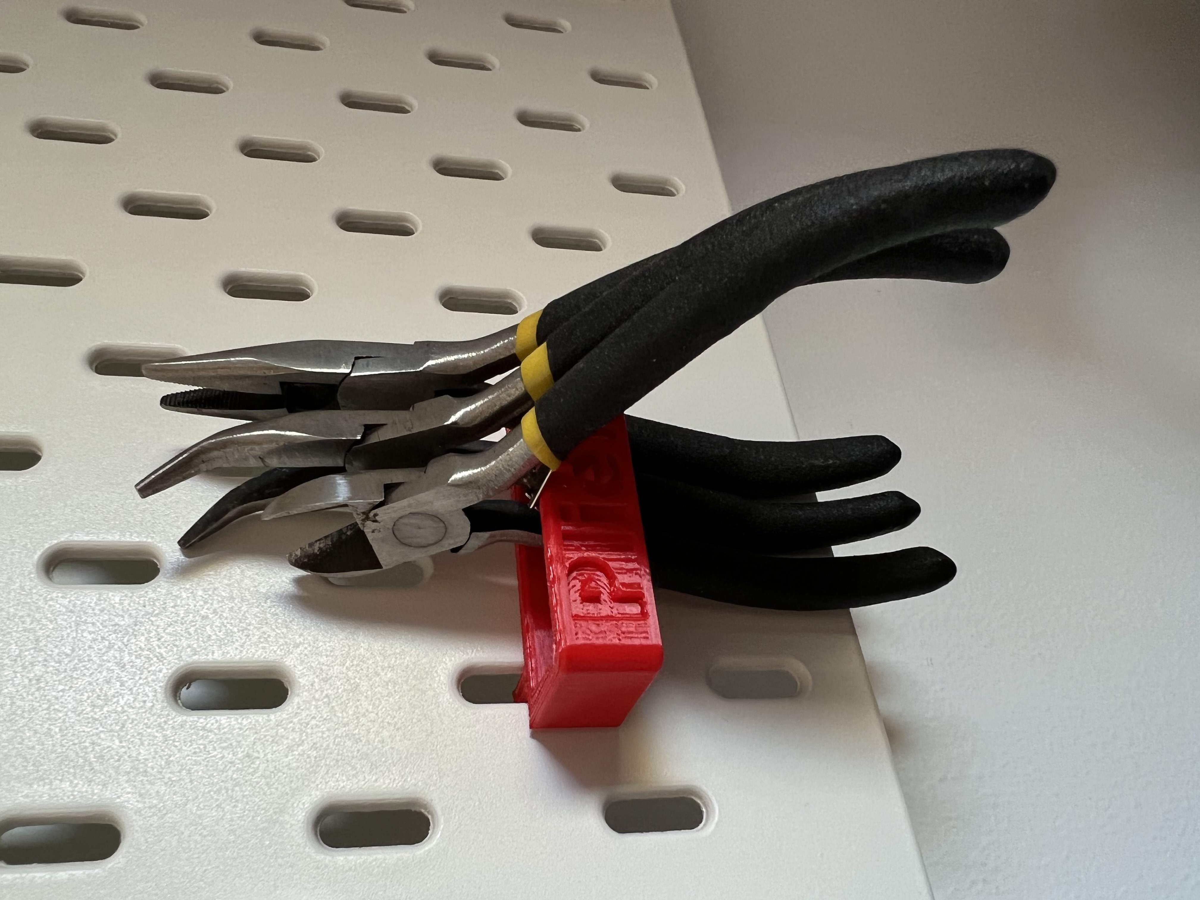 Pliers Holder for Skådis Pegboard by juiceboxjuice Download free STL