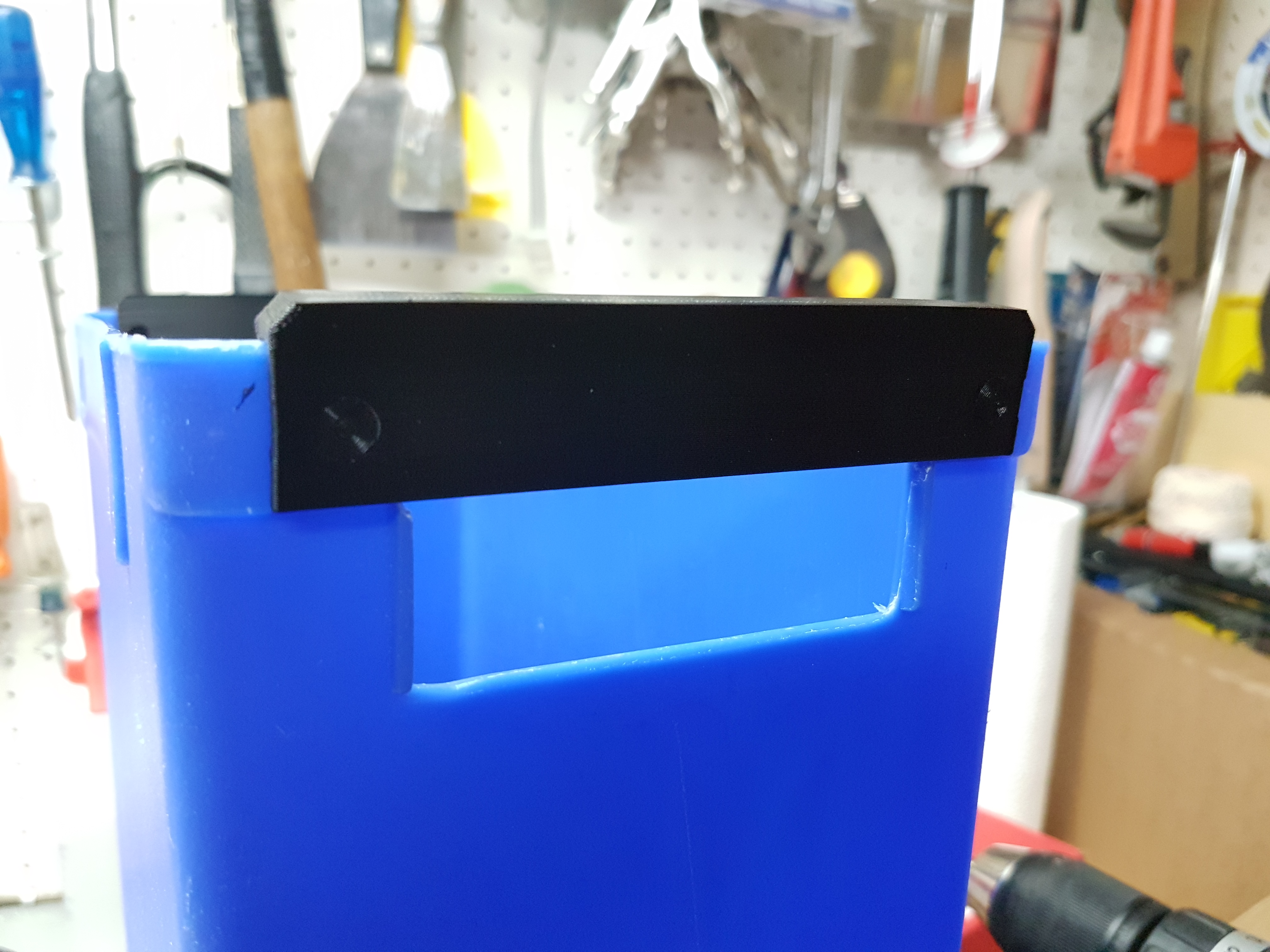 Recycling bin replacement handle