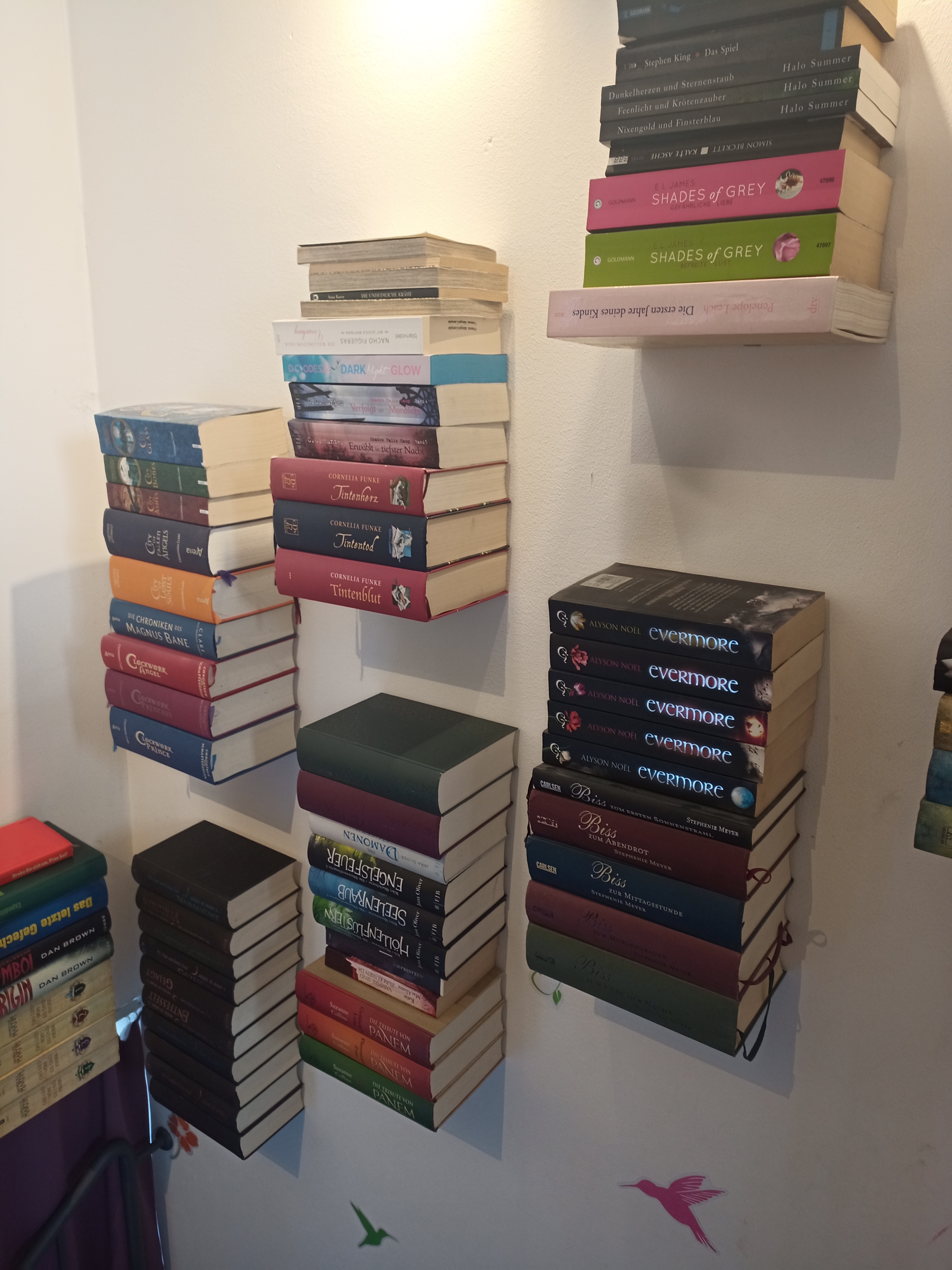 OMG have you seen this floating books???