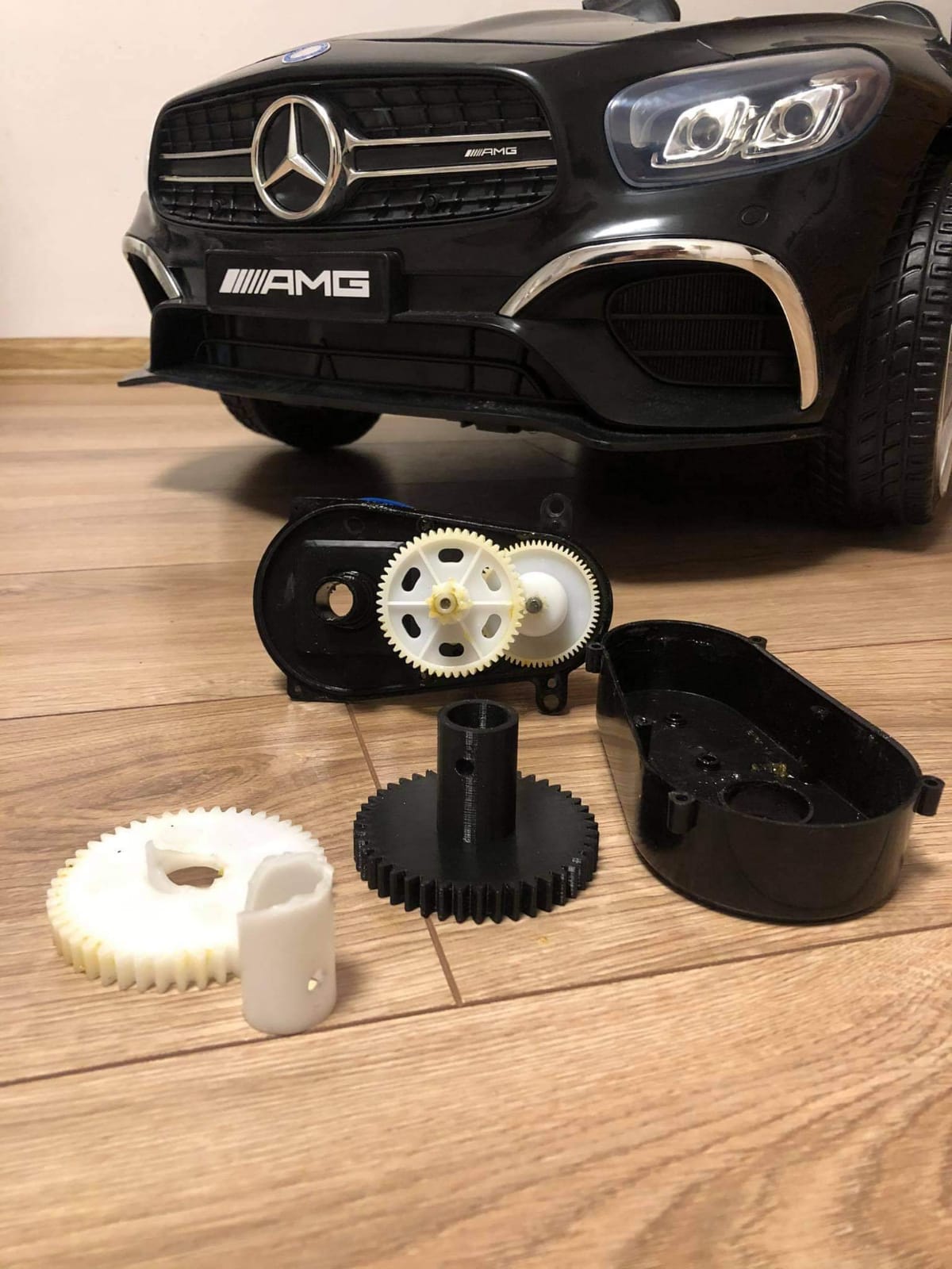 Mercedes-Benz SL 63 AMG with remote control, gear