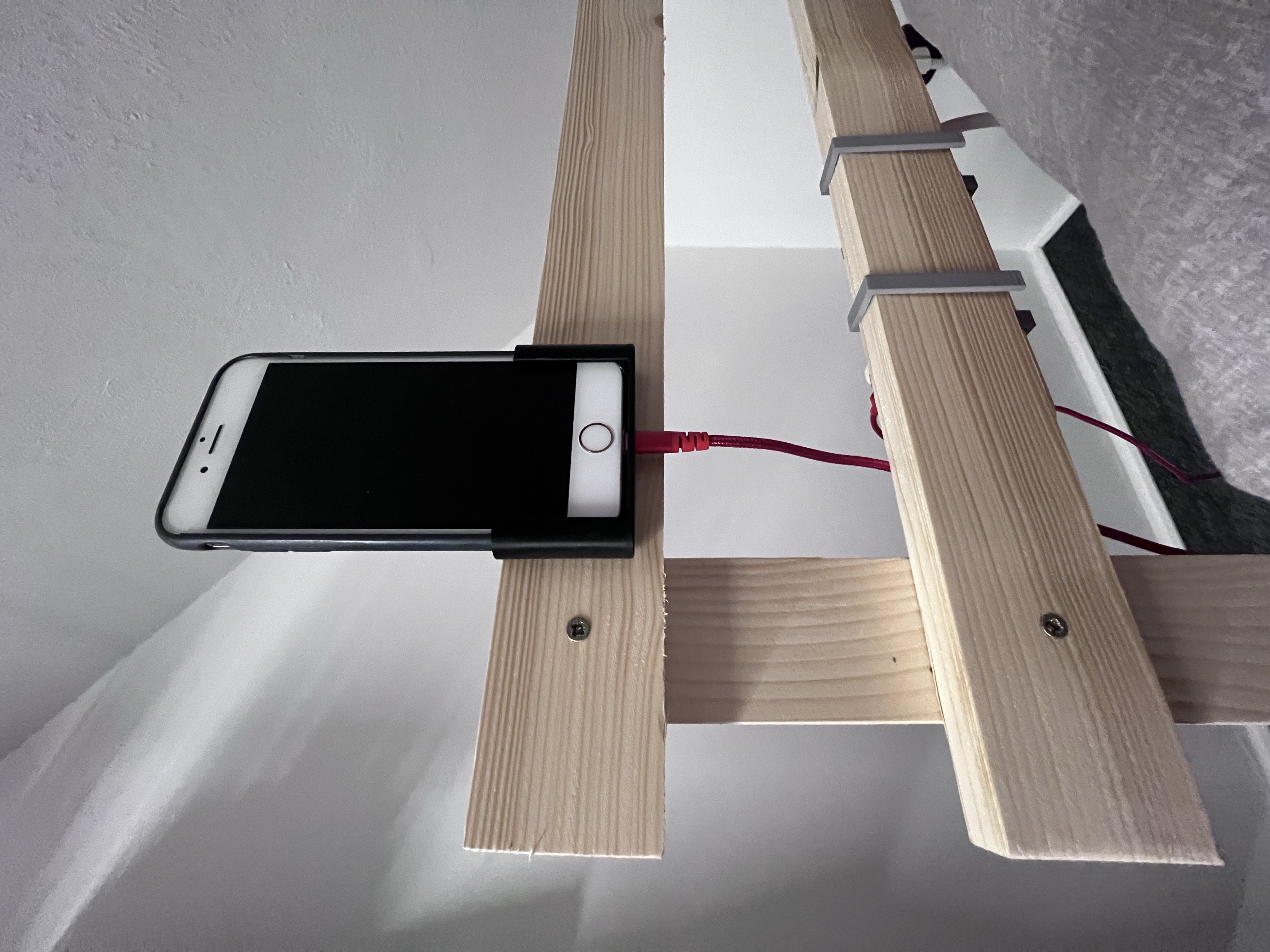 Držák Iphone 6s na čelo postele na zavěšení