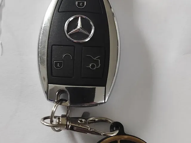 Mercedes logo keychain