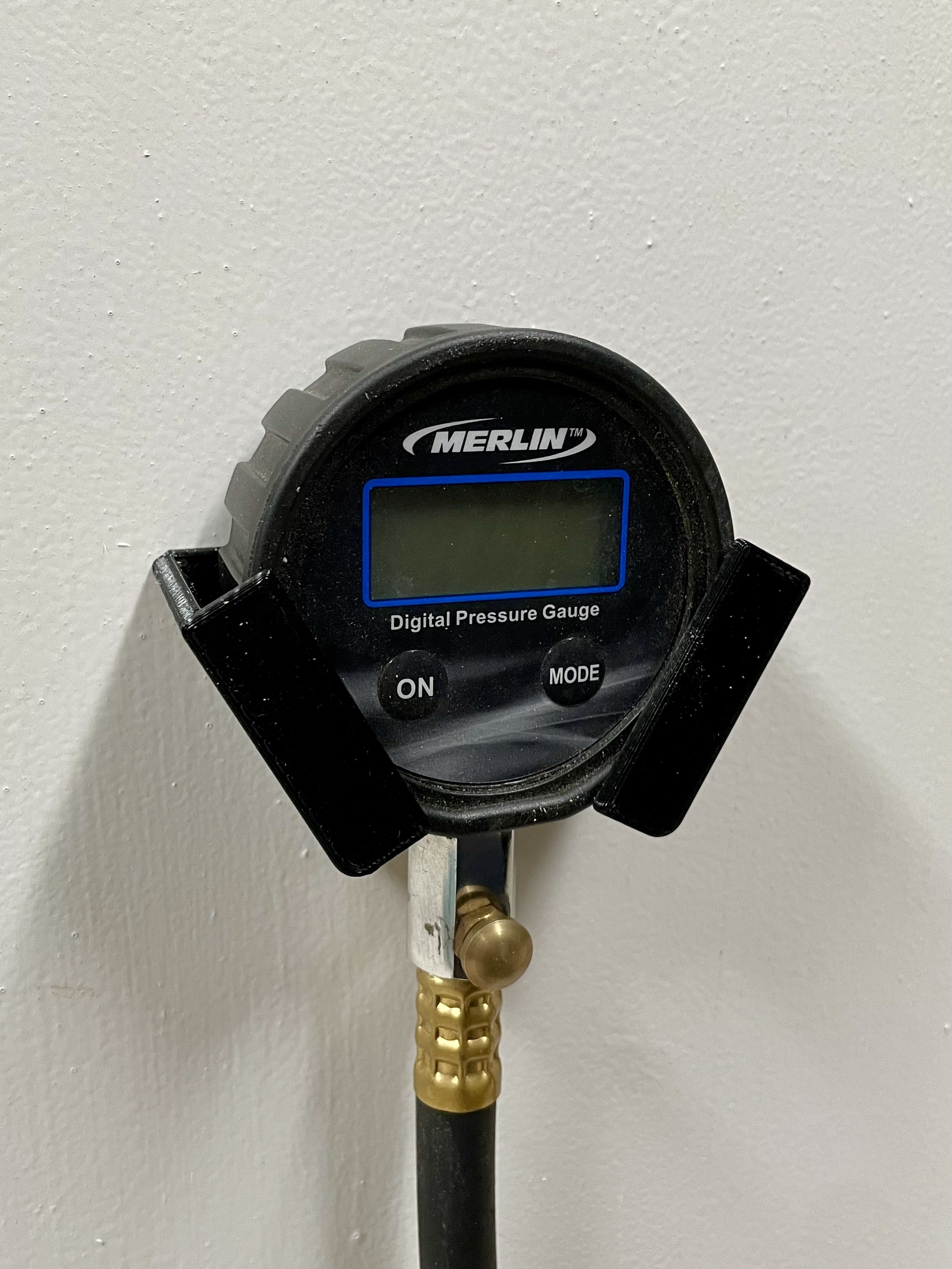 Air pressure gauge holder