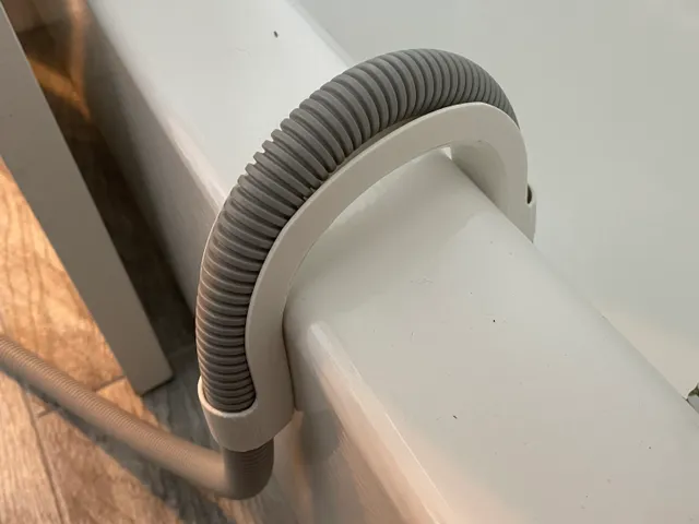 Over-the-bathtub portable washing machine drain hose holder