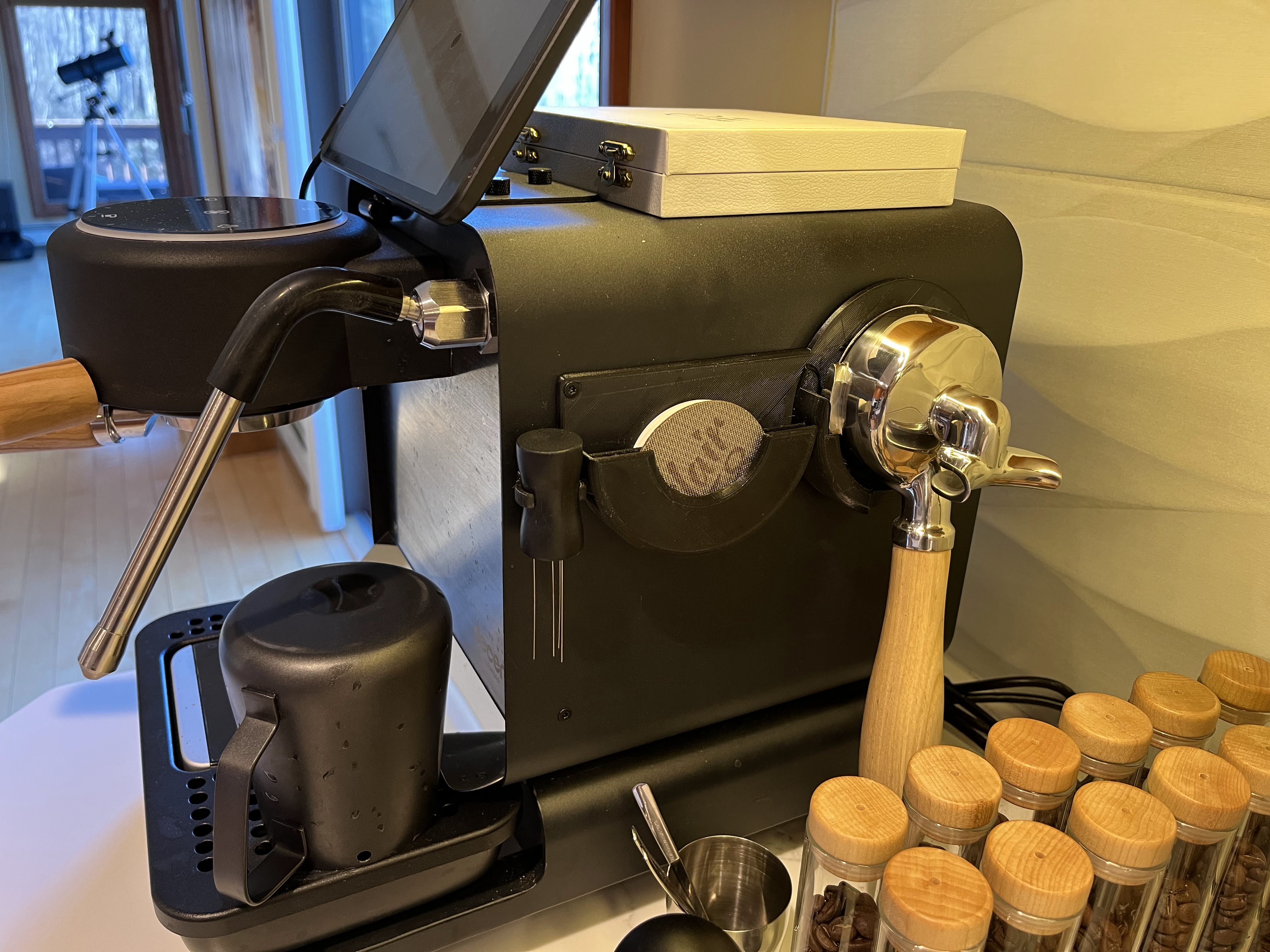 Decent Espresso DE1Pro Portafilter storage with WDT tool holder and