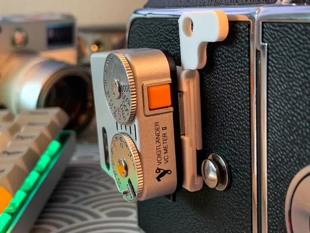 Hasselblad 500cm hot shoe adapter