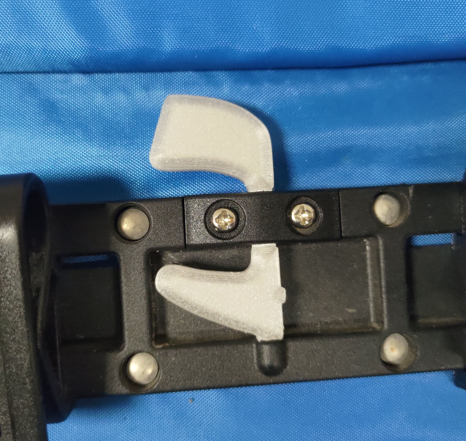 Bicycle bag hook-on lock (green flag)